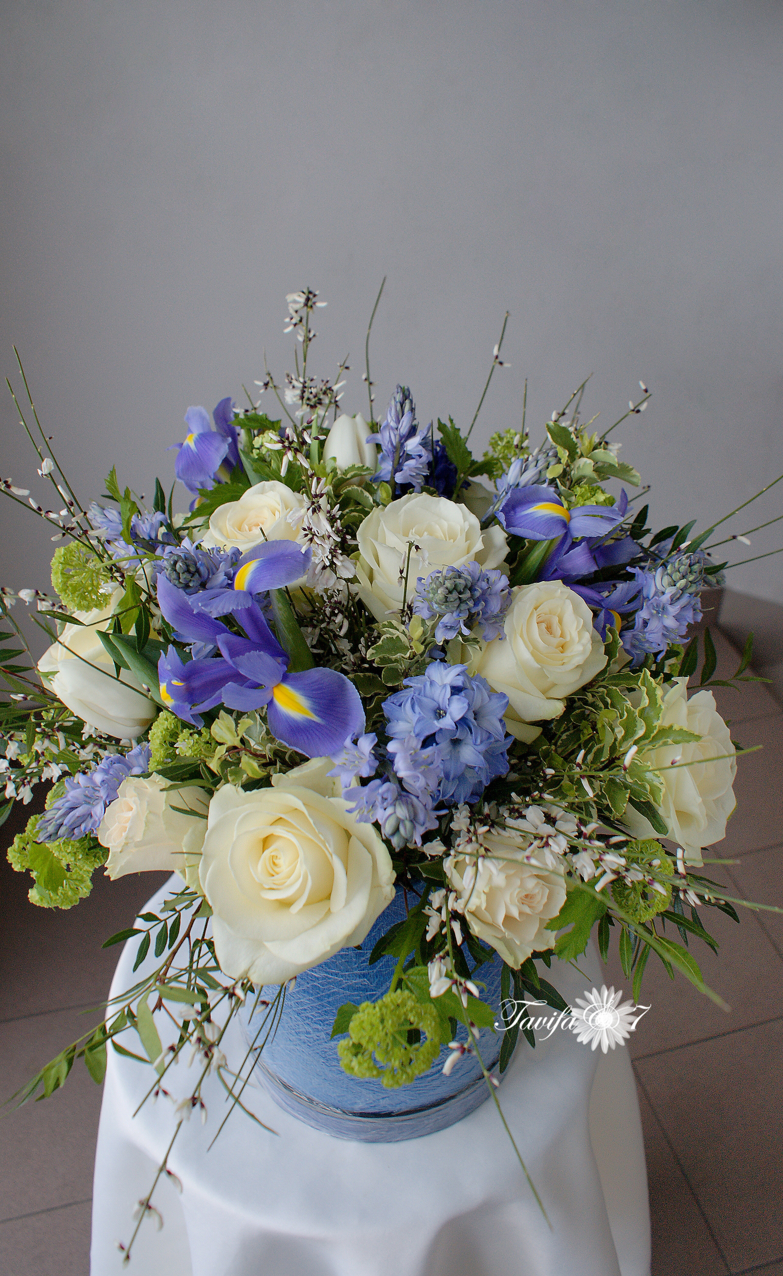 Ziedu pušķi kastē. Event design, decoration, floristry, gift, Irina Novika, Riga, Latvia