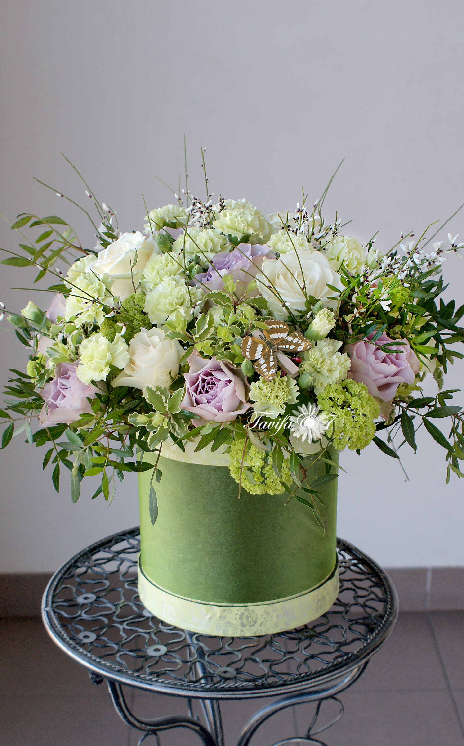 Ziedu pušķi kastē. Event design, decoration, floristry, gift, Irina Novika, Riga, Latvia