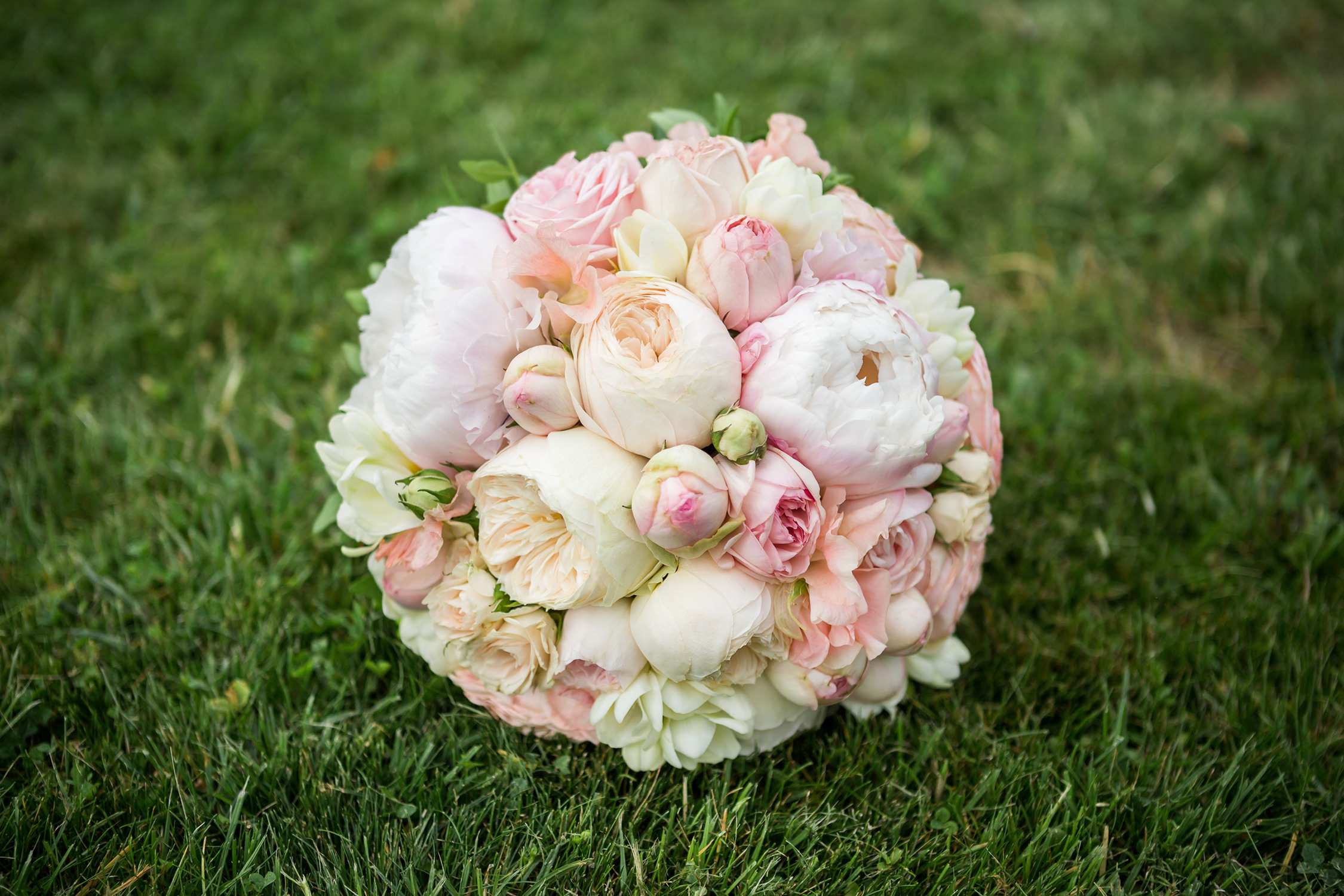 Līgavas pušķi pudera, persiku toņos. Event design, decoration, floristry, gift, Irina Novika, Riga, Latvia