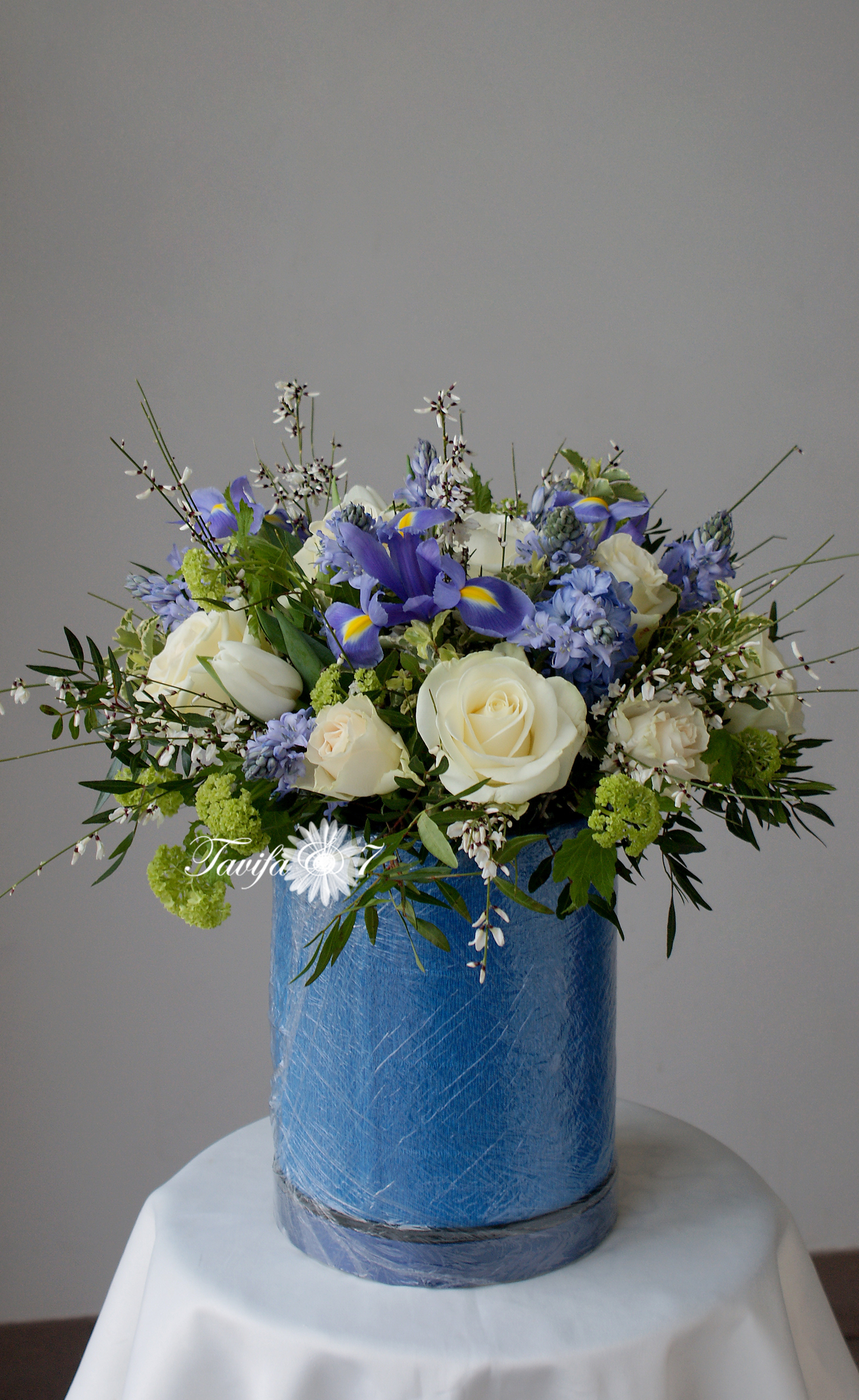 Ziedu pušķi kastē. Event design, decoration, floristry, gift, Irina Novika, Riga, Latvia