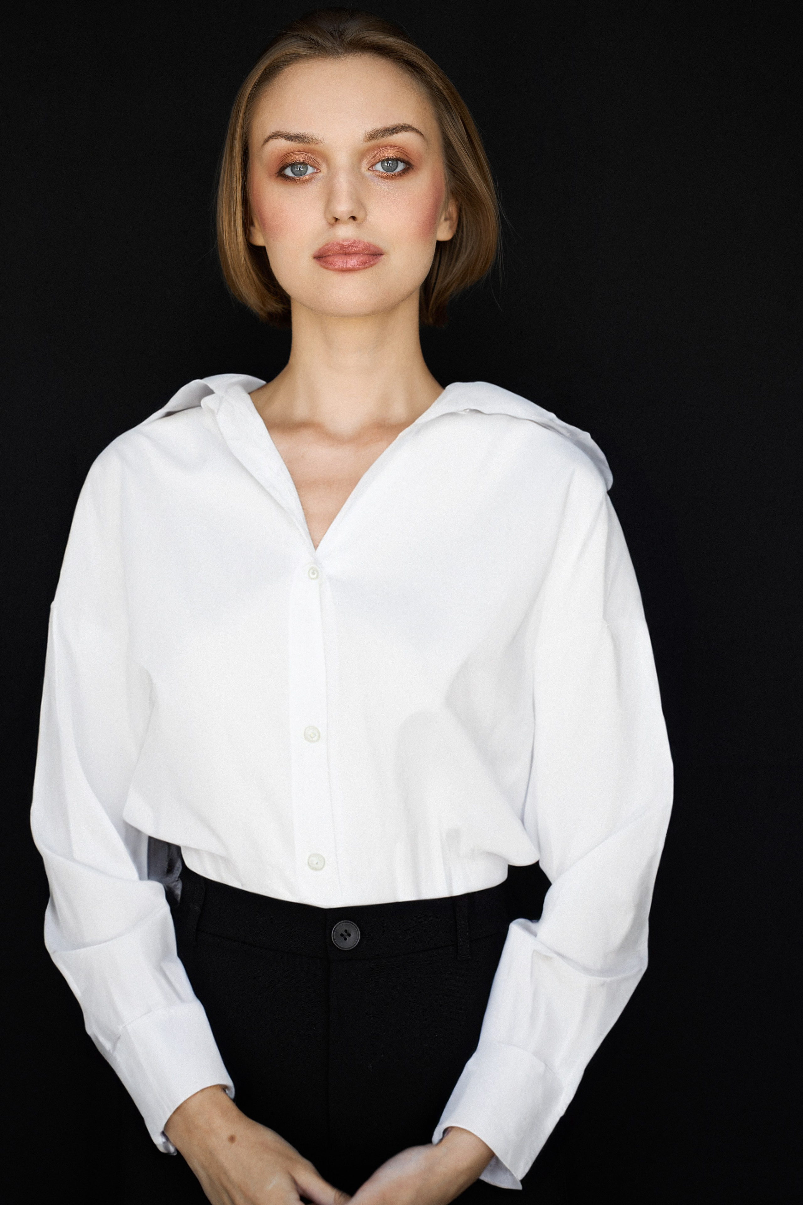 Business portrait. Female Photographer in Dubai