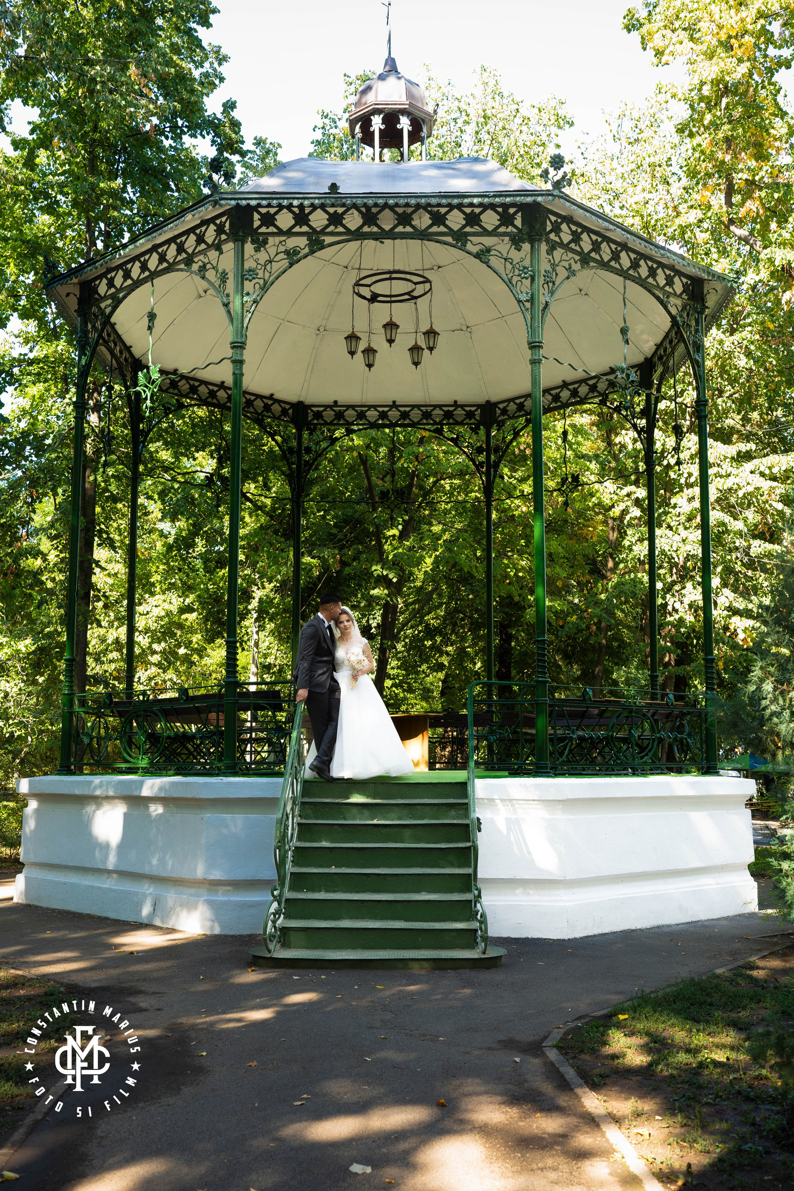 WEDDING PHOTOGRAPHY. DESPRE NOI