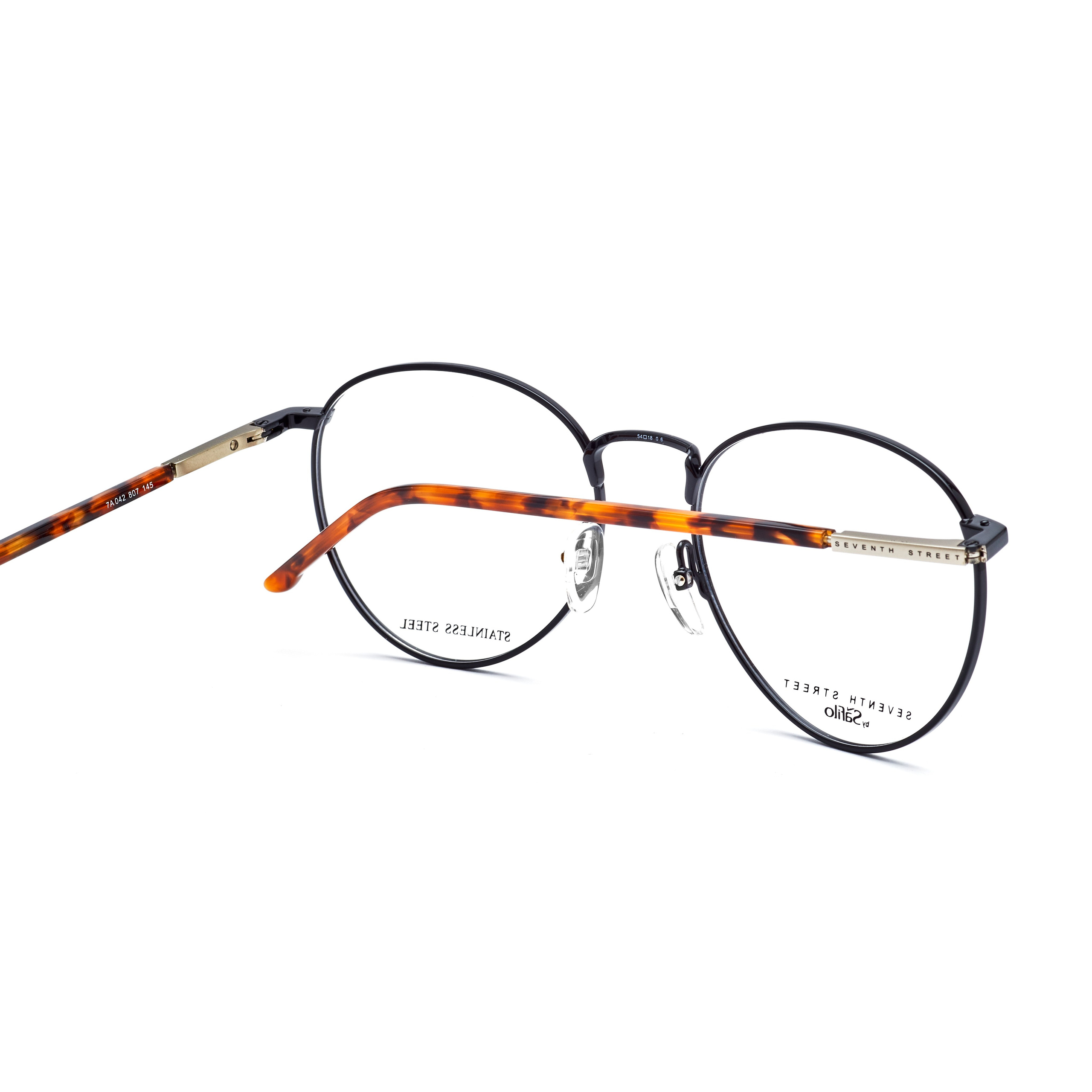 Очки. Предметная фотосъемка в Алматы. Студия фото и видео съемки товаров