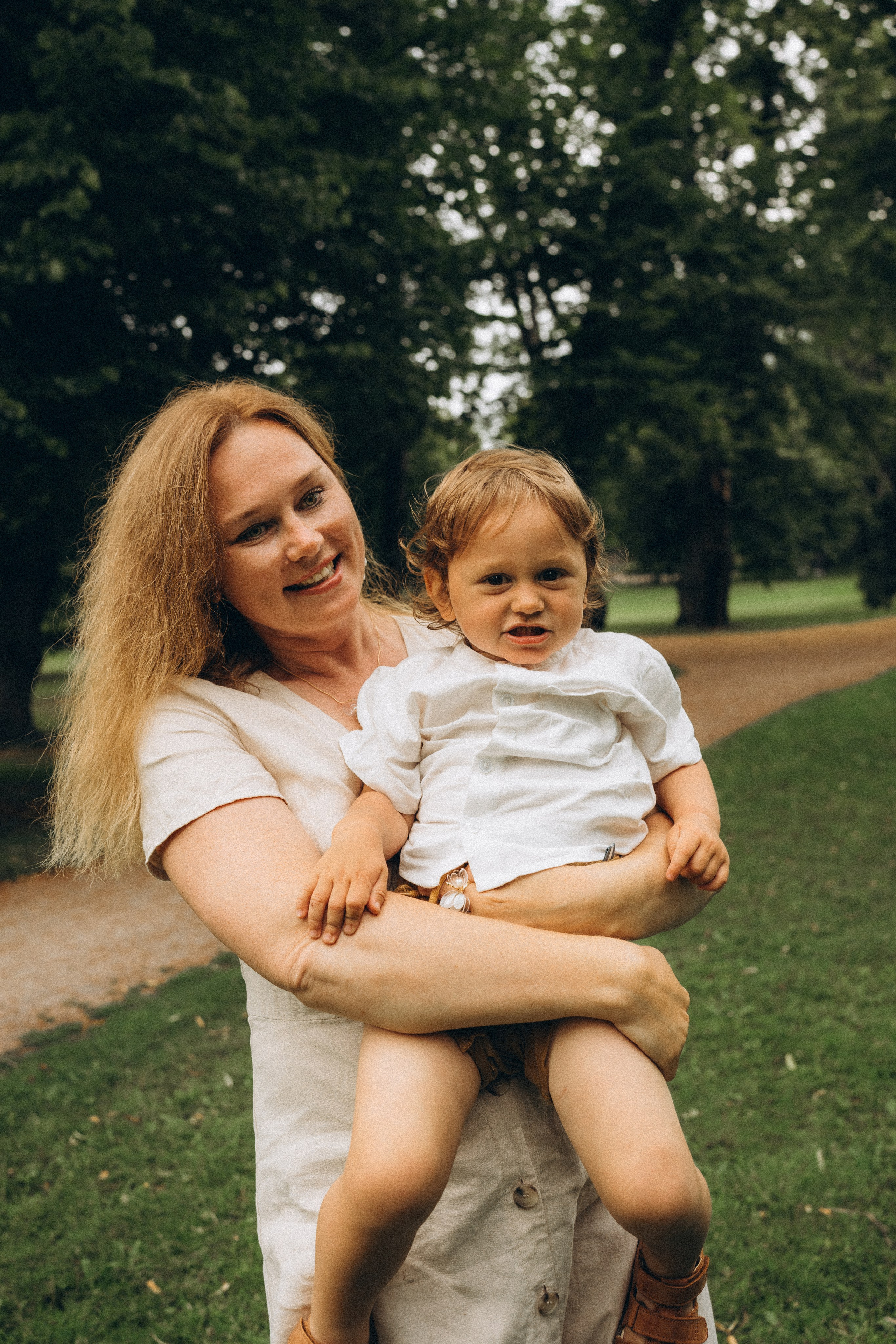 Kaivopuisto. Wedding and potrait photographer in Helsinki Vickan O