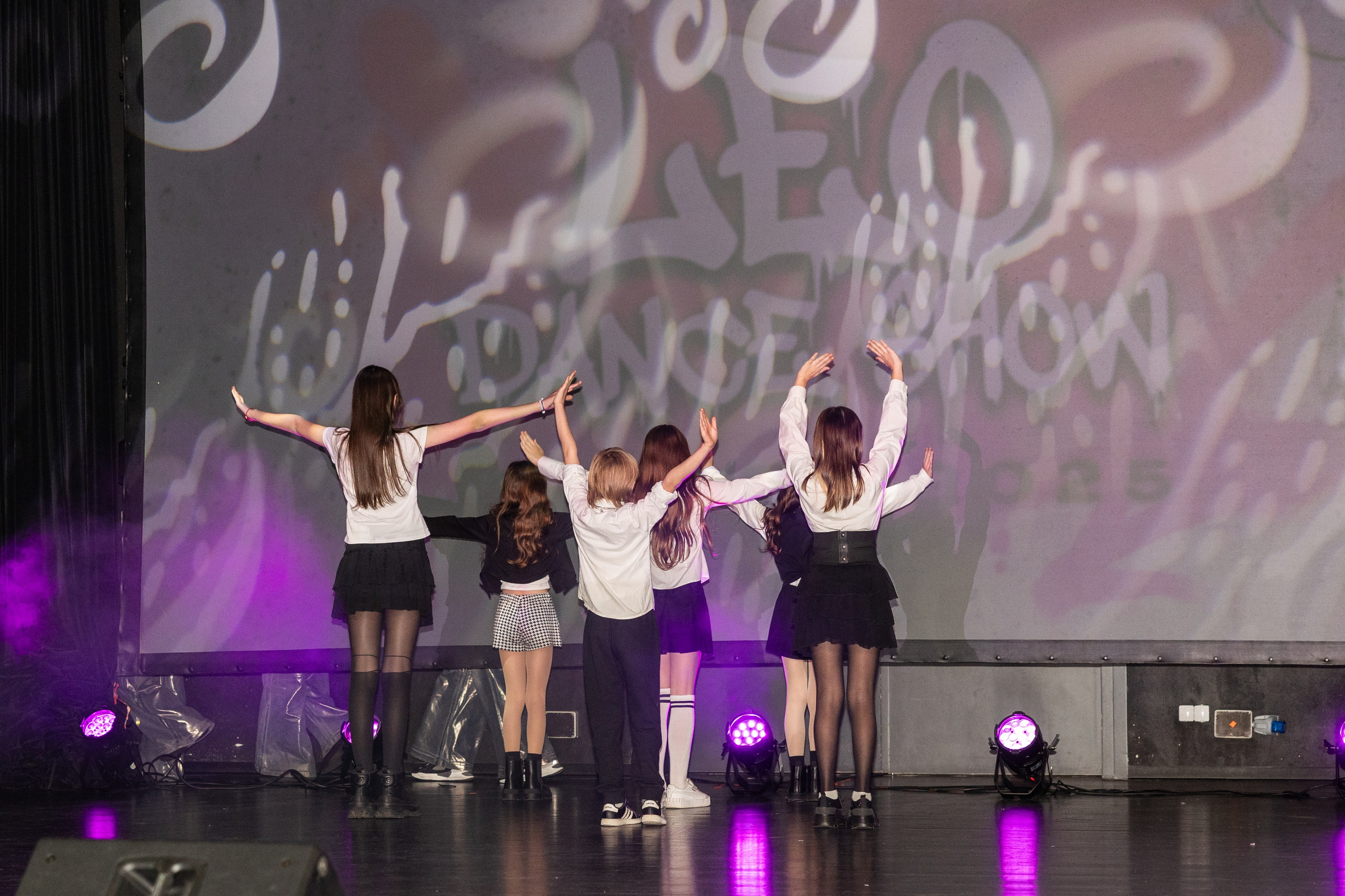 LEO DANCE SHOW WINTER 2025. Семейный и детский фотограф в Варшаве Мила Бобровская