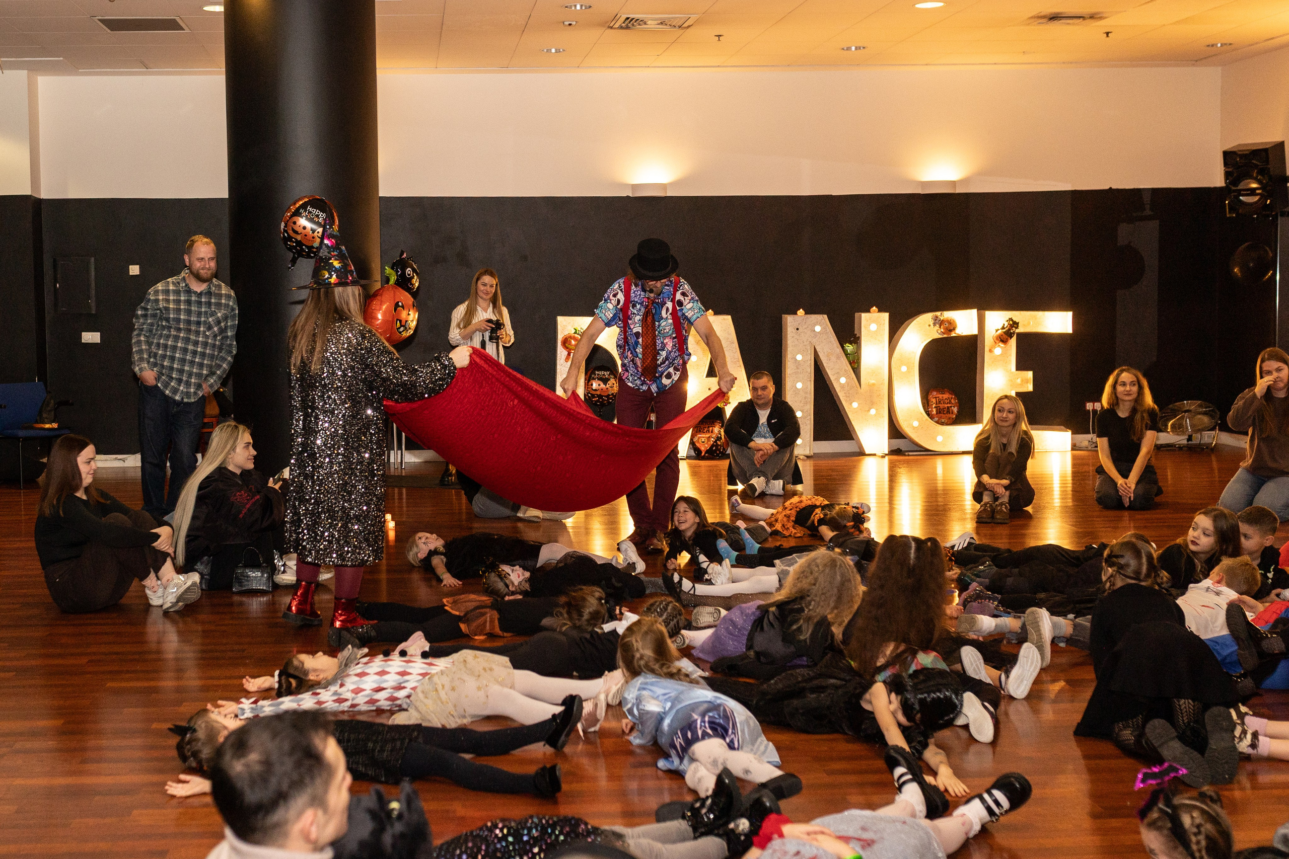 Leo dance studio Helloween 2025. Семейный и детский фотограф в Варшаве Мила Бобровская