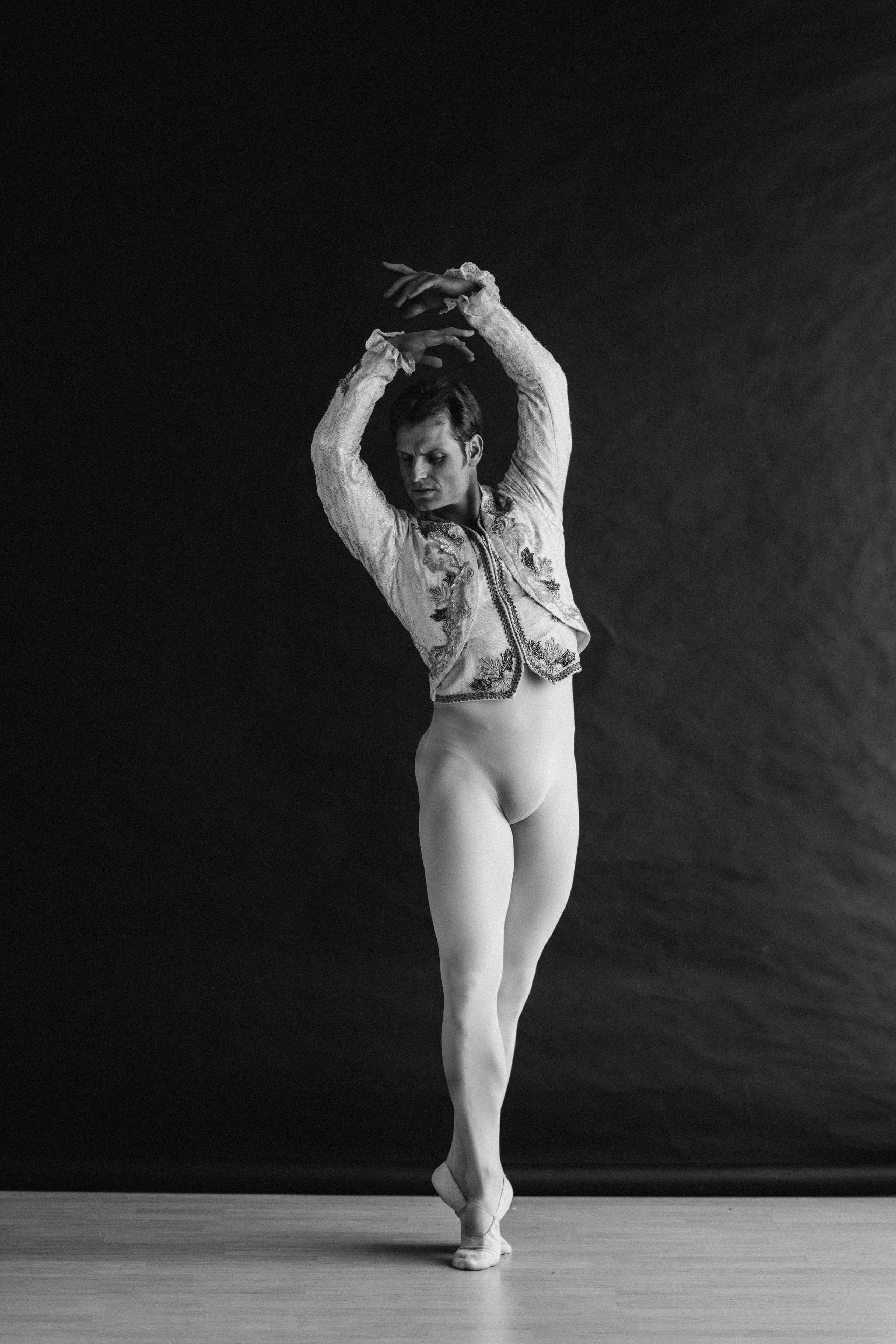 DANCERS. Victoria Olonen – Cinematic Portrait Artist | Helsinki & Europe