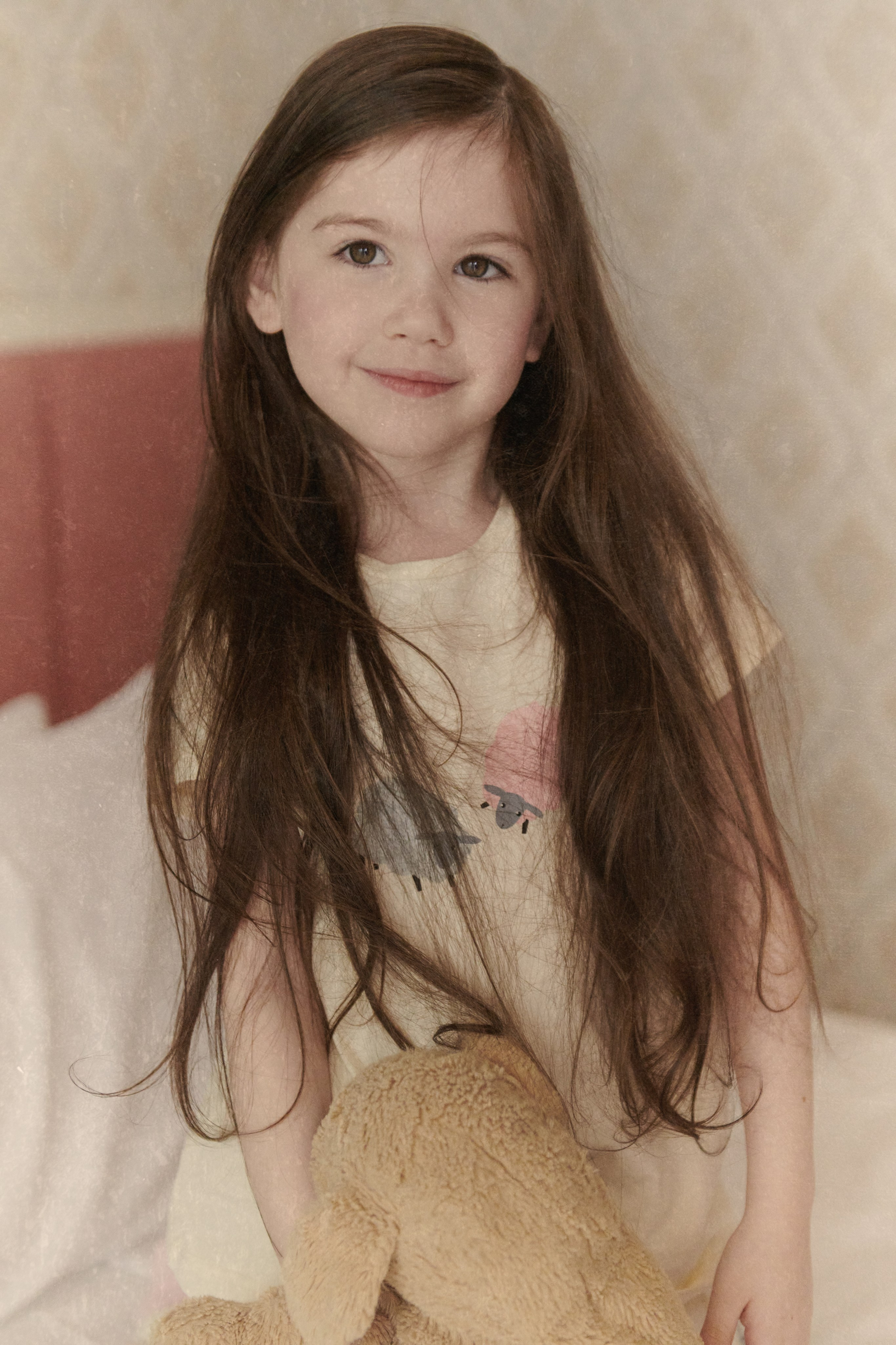 Home alone. Minimalist brand photographer & videographer | Raw sincerity. Pure Form