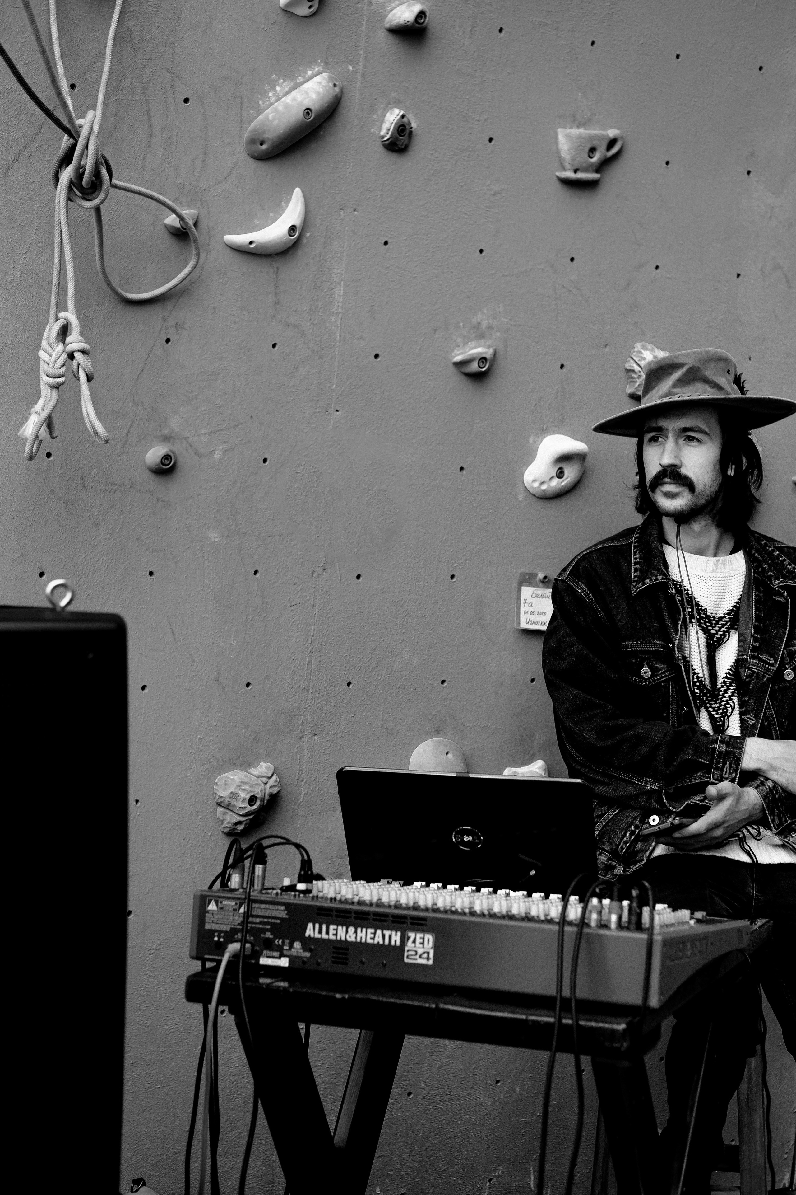 Концерт-онлайн під час карантину. RODIN N - RADIONIKA. Валерія Сичова. Сімейний та репортажний фотограф в Португаліі