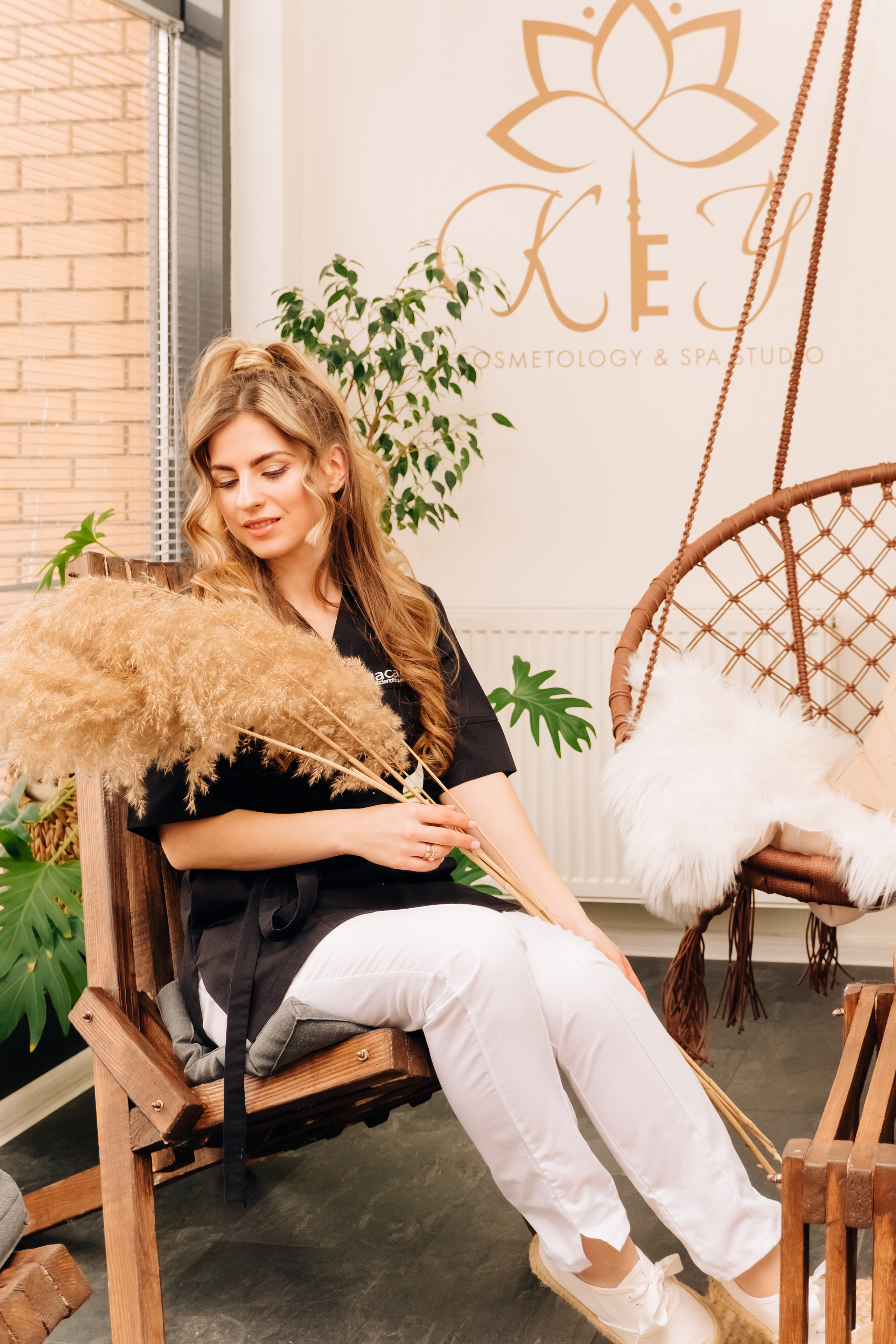 Фотоконтент для студії краси. Валерія Сичова. Сімейний та репортажний фотограф в Португаліі