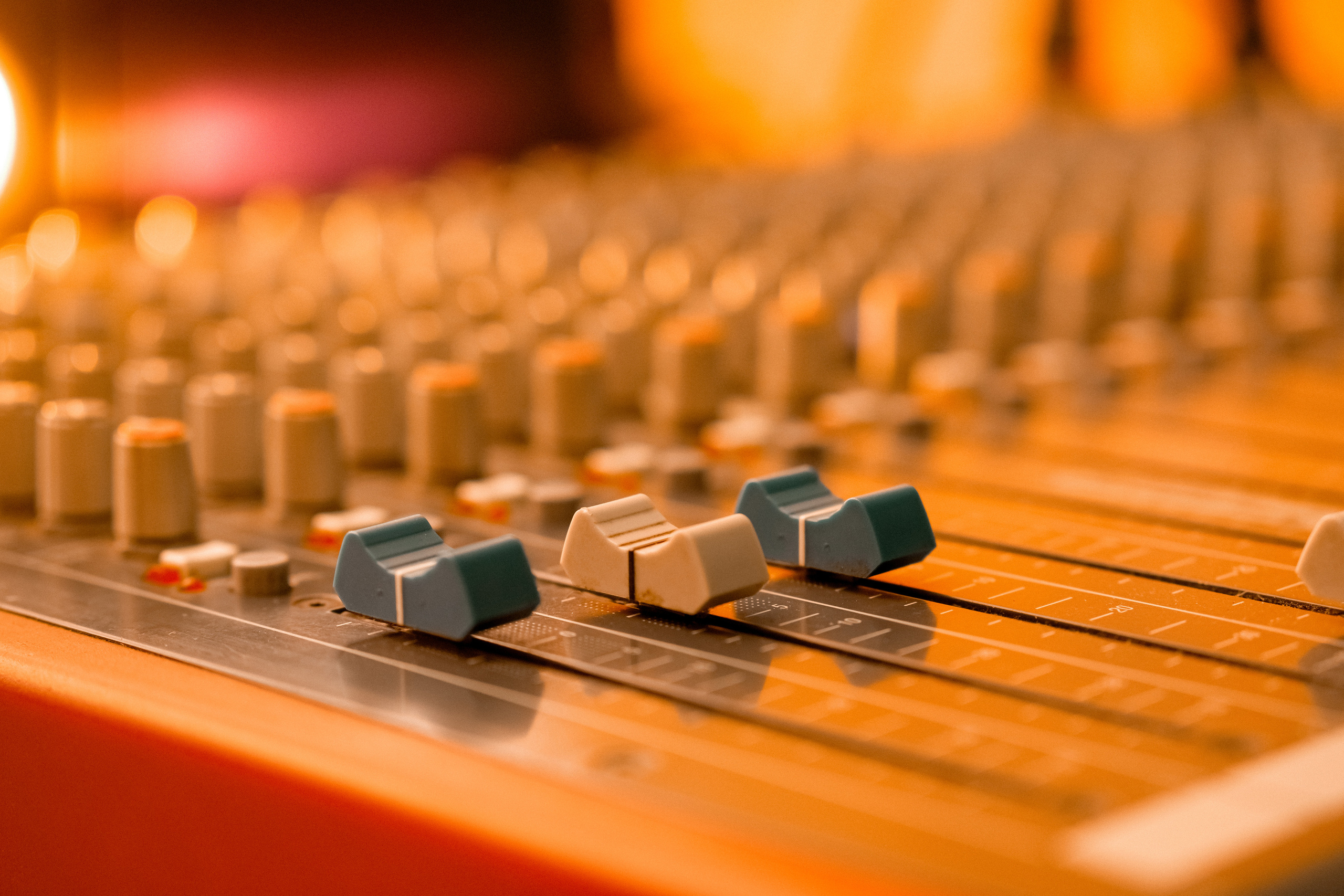 Концерт-онлайн під час карантину. RODIN N - RADIONIKA. Валерія Сичова. Сімейний та репортажний фотограф в Португаліі