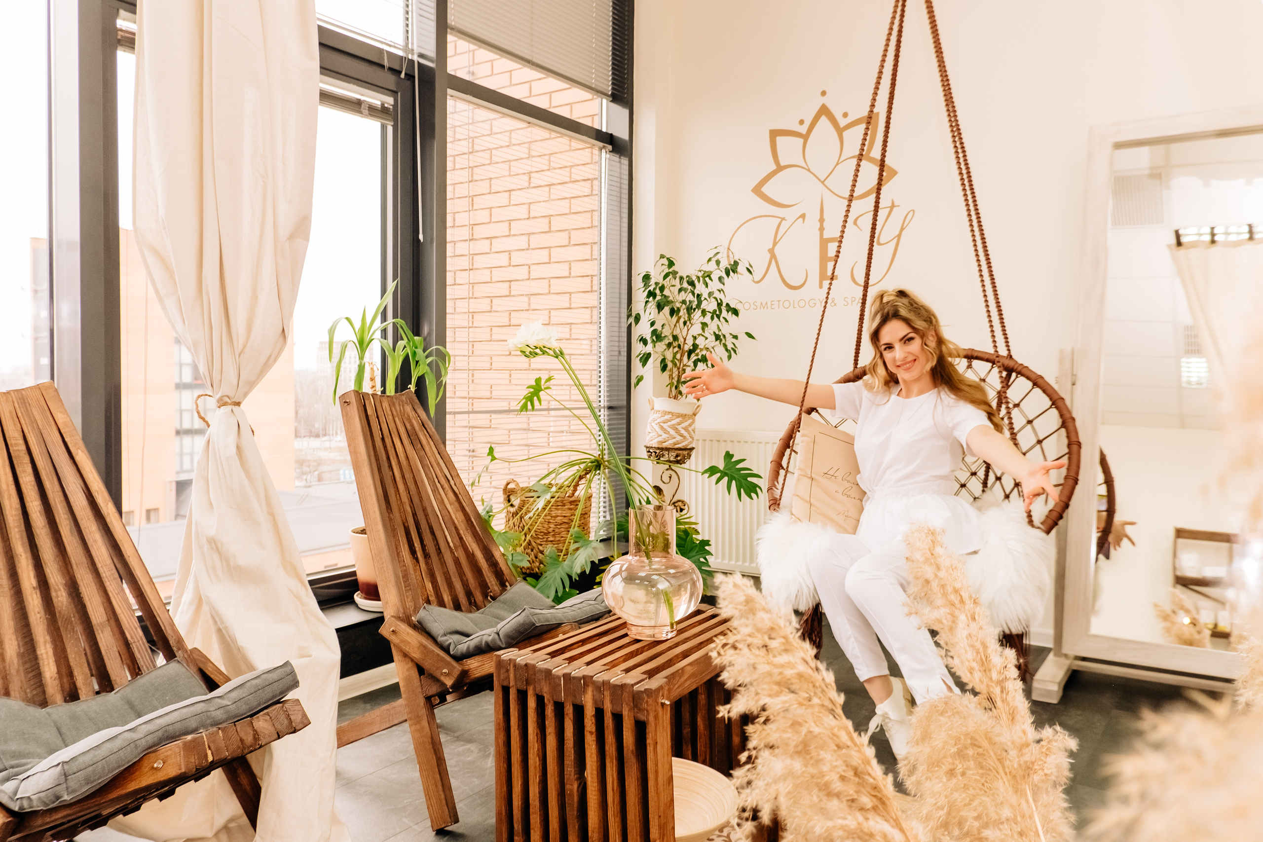 Фотоконтент для студії краси. Валерія Сичова. Сімейний та репортажний фотограф в Португаліі