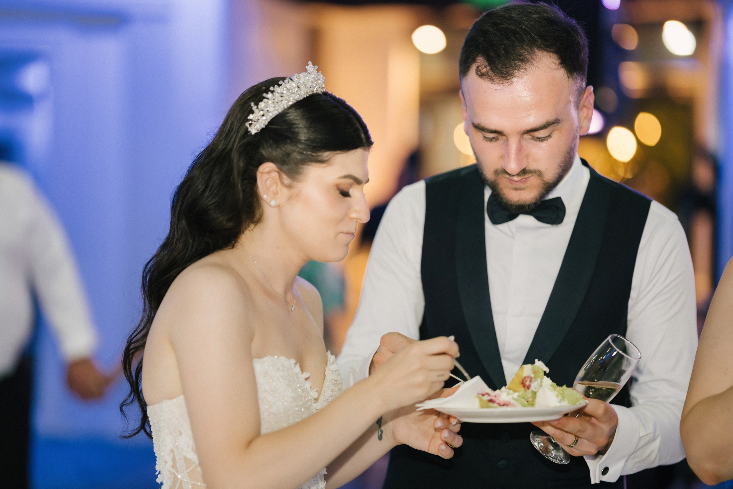 1. Mireasa Adriana în timpul pregătirilor de nuntă în Tudora Botoșani2. Costumul mirelui Ionuț fotografiat artistic în ziua nunții3. Prietenii mirelui la tradițiile de nuntă în Tudora4. Bărbieritul mirelui în cadrul obiceiurilor tradiționale de nuntă5. Fotografii de familie la biserică în ziua nunții6. Portret de familie cu mirii și copilul lor la nunta din Botoșani7. Primul dans al mirilor la Mariage Dor Baisa Botoșani8. Decor elegant de nuntă la Mariage Dor Baisa9. Emoții și tradiții la nunta din Tudora județul Botoșani10. Fotograf profesionist de nuntă în Botoșani surprinzând momente autentice - otograf-nunta-botosanifotograf-evenimente-botosanifotograf-profesionist-botosanifotograf-nunta-tudoranunta-tudora-botosanisedinta-foto-nunta-botosanipoze-nunta-botosanifotografii-nunta-tudorafotograf-cununie-religioasa-botosanibiserica-sfintii-imparati-constantin-si-elena-tudoramariage-dor-baisa-botosanirestaurant-nunta-botosanidansul-mirilor-mariage-dorpregatiri-mire-botosanipregatiri-mireasa-botosanitraditii-nunta-moldovaobiceiuri-nunta-tudorafotograf-familie-nunta-botosaniportret-miri-botosanigalerie-foto-nunta-botosanialbum-foto-nunta-botosaninunta-eleganta-botosaninunta-cu-traditii-botosanifotograf-premium-nunta-botosaniservicii-foto-video-botosanipoveste-de-nunta-botosanifotograf-documentar-nuntafotograf-natural-emotionalmiri-ionut-si-adriananunta-autentica-tudora -otograf-nunta-botosanifotograf-nunta-tudoranunta-tudora-botosanifotograf-evenimente-botosanifotograf-profesionist-botosaniservicii-foto-video-botosanigalerie-foto-nunta-botosanialbum-foto-nunta-botosani - nunta-autentica-botosaninunta-cu-traditii-botosanipoveste-de-nunta-botosanifotografii-emotionante-nuntamomente-autentice-nuntafotografie-documentara-nuntafotograf-natural-nunta- pregatiri-miri-tudorabiserica-tudora-botosanicununie-religioasa-tudoramariage-dor-baisa-botosanipetrecere-nunta-botosanivalsul-mirilor-botosani - alino-foto-studio-botosaniionut-si-adriana-nunta-tudorafotograf-alin-chirila-botosani