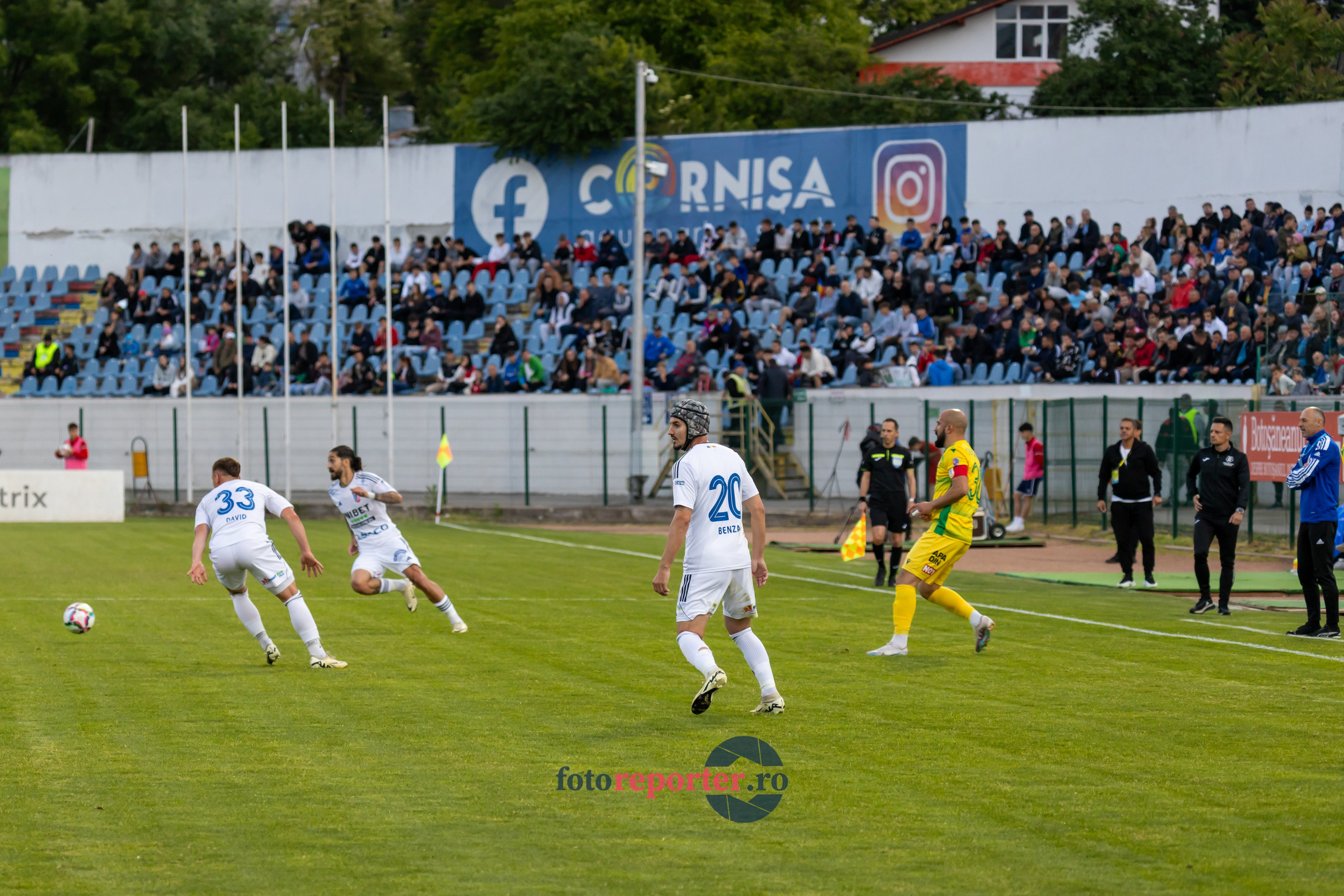 Galerie Foto: FC Botoșani vs. CS Mioveni - Pe 17 mai 2024, am fost martorii unei partide incredibile între FC Botoșani și CS Mioveni, în prima manșă a barajului pentru evitarea retrogradării. În fața unui stadion plin de emoție și speranță, echipa noastră a obținut o victorie importantă, cu un gol marcat de Aldair în minutul 93. 💪 *FC Botoșani 1-0 CS Mioveni*⚽️ Urmăriți momentele cheie ale meciului și bucuria suporterilor în această galerie foto! Pregătiți-vă pentru meciul de retur de pe 24 mai, când vom lupta din nou pentru a rămâne în prima ligă.#FCBotoșani #CSMioveni #BarajRetrogradare #ForzaBotoșani 