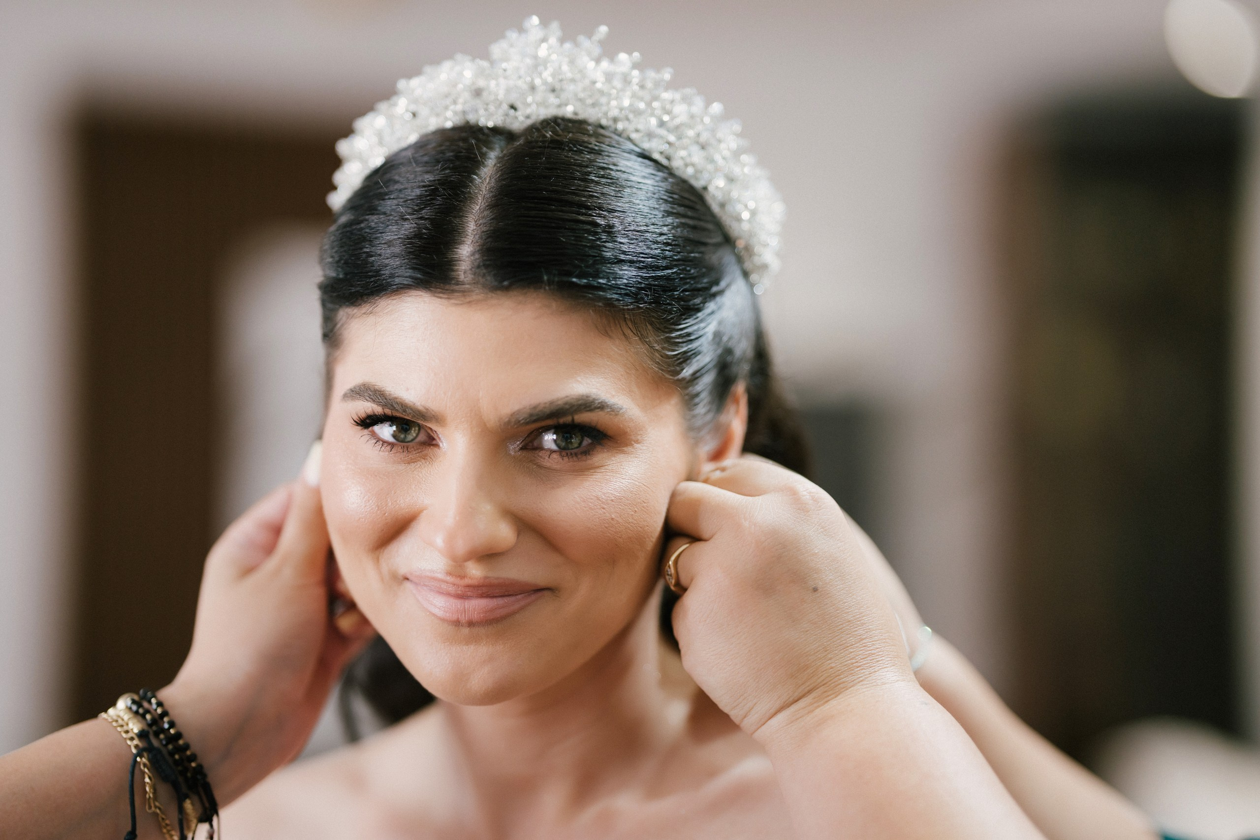 1. Mireasa Adriana în timpul pregătirilor de nuntă în Tudora Botoșani2. Costumul mirelui Ionuț fotografiat artistic în ziua nunții3. Prietenii mirelui la tradițiile de nuntă în Tudora4. Bărbieritul mirelui în cadrul obiceiurilor tradiționale de nuntă5. Fotografii de familie la biserică în ziua nunții6. Portret de familie cu mirii și copilul lor la nunta din Botoșani7. Primul dans al mirilor la Mariage Dor Baisa Botoșani8. Decor elegant de nuntă la Mariage Dor Baisa9. Emoții și tradiții la nunta din Tudora județul Botoșani10. Fotograf profesionist de nuntă în Botoșani surprinzând momente autentice - otograf-nunta-botosanifotograf-evenimente-botosanifotograf-profesionist-botosanifotograf-nunta-tudoranunta-tudora-botosanisedinta-foto-nunta-botosanipoze-nunta-botosanifotografii-nunta-tudorafotograf-cununie-religioasa-botosanibiserica-sfintii-imparati-constantin-si-elena-tudoramariage-dor-baisa-botosanirestaurant-nunta-botosanidansul-mirilor-mariage-dorpregatiri-mire-botosanipregatiri-mireasa-botosanitraditii-nunta-moldovaobiceiuri-nunta-tudorafotograf-familie-nunta-botosaniportret-miri-botosanigalerie-foto-nunta-botosanialbum-foto-nunta-botosaninunta-eleganta-botosaninunta-cu-traditii-botosanifotograf-premium-nunta-botosaniservicii-foto-video-botosanipoveste-de-nunta-botosanifotograf-documentar-nuntafotograf-natural-emotionalmiri-ionut-si-adriananunta-autentica-tudora -otograf-nunta-botosanifotograf-nunta-tudoranunta-tudora-botosanifotograf-evenimente-botosanifotograf-profesionist-botosaniservicii-foto-video-botosanigalerie-foto-nunta-botosanialbum-foto-nunta-botosani - nunta-autentica-botosaninunta-cu-traditii-botosanipoveste-de-nunta-botosanifotografii-emotionante-nuntamomente-autentice-nuntafotografie-documentara-nuntafotograf-natural-nunta- pregatiri-miri-tudorabiserica-tudora-botosanicununie-religioasa-tudoramariage-dor-baisa-botosanipetrecere-nunta-botosanivalsul-mirilor-botosani - alino-foto-studio-botosaniionut-si-adriana-nunta-tudorafotograf-alin-chirila-botosani