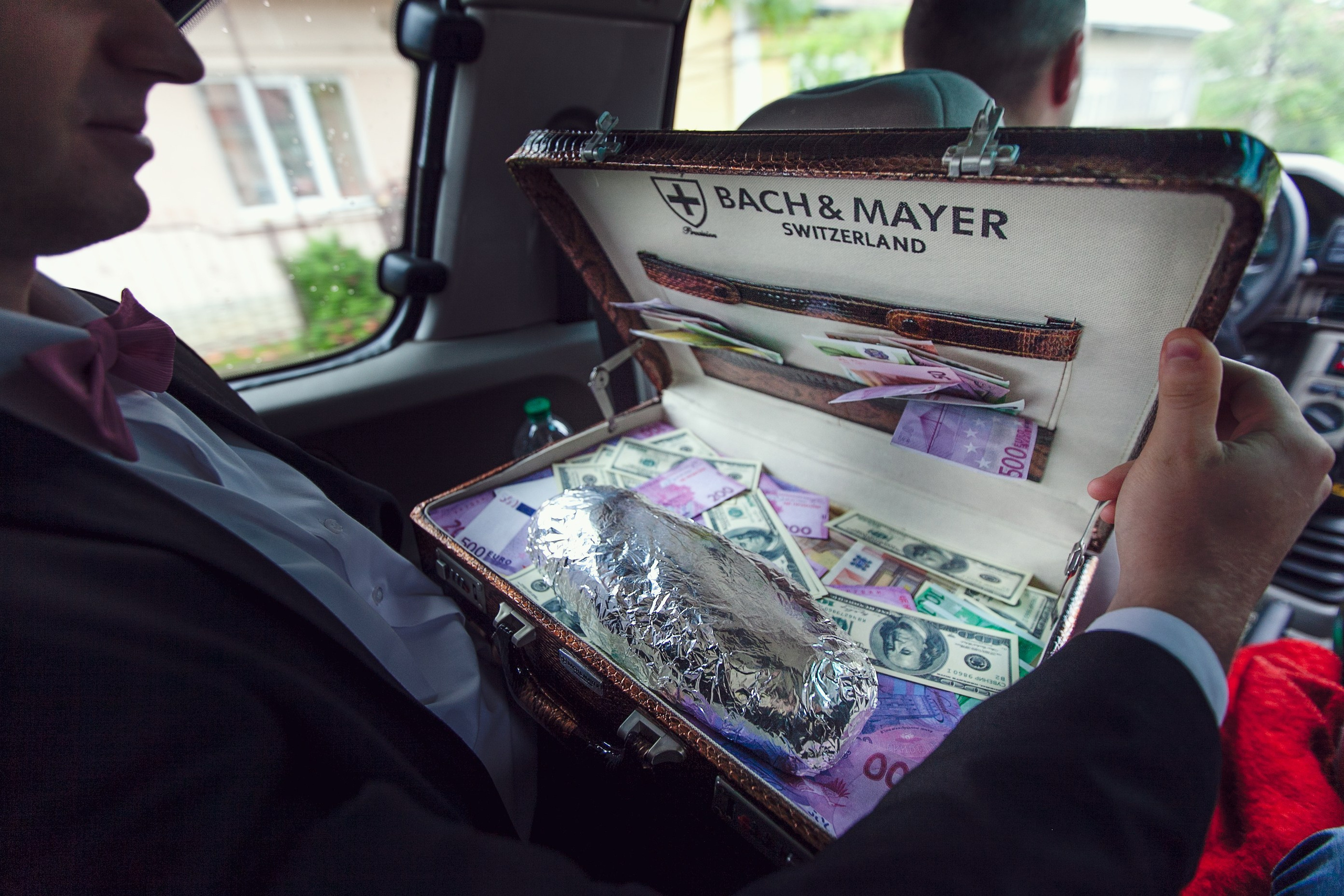 Robert & Andriana, Lviv. Denny Savon — Photographer in Santorini | Weddings, Love Stories & Flying Dress