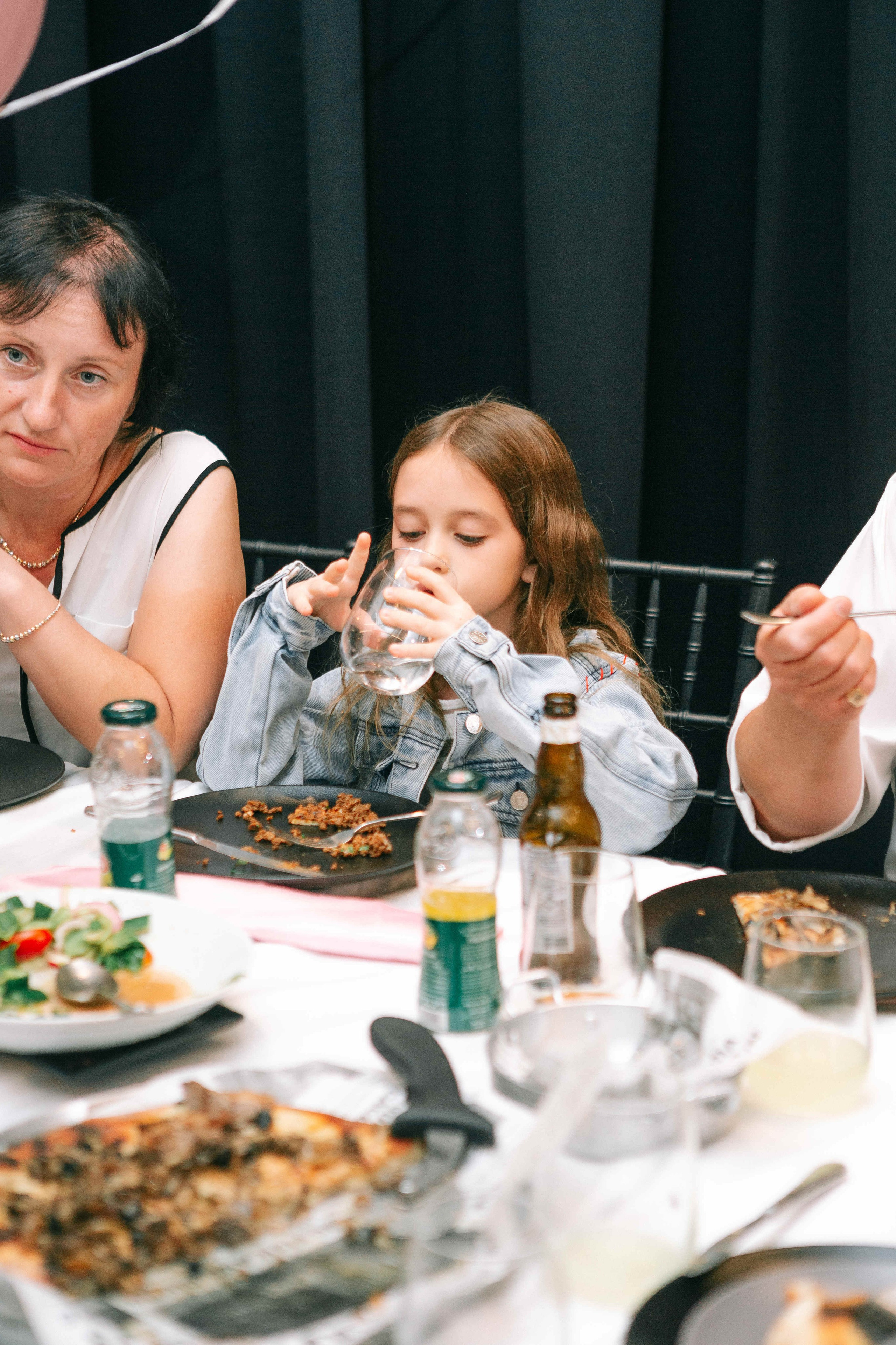 PARTY WITH FRIENDS. Https://shi-photo.com/