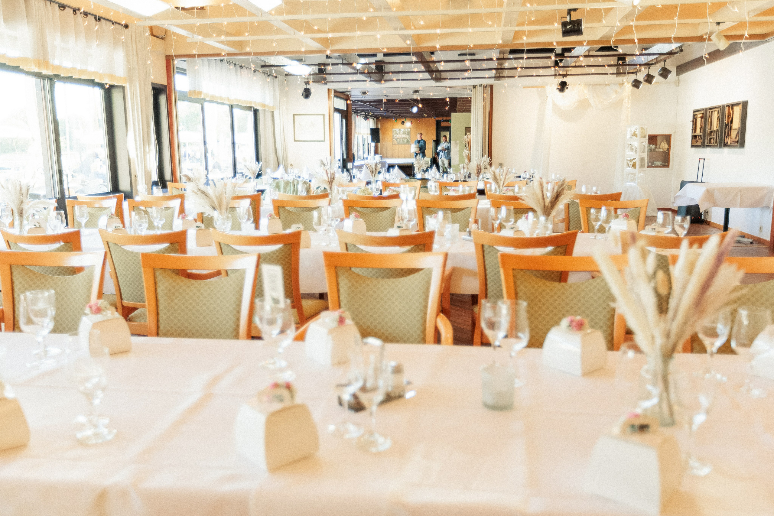 Traumhochzeit im Bobby Reich | Moderne Liebe am Hamburger Alsterufer. Hochzeitsfotograf und Hochzeitsvideograf aus Hamburg | Roka21Film