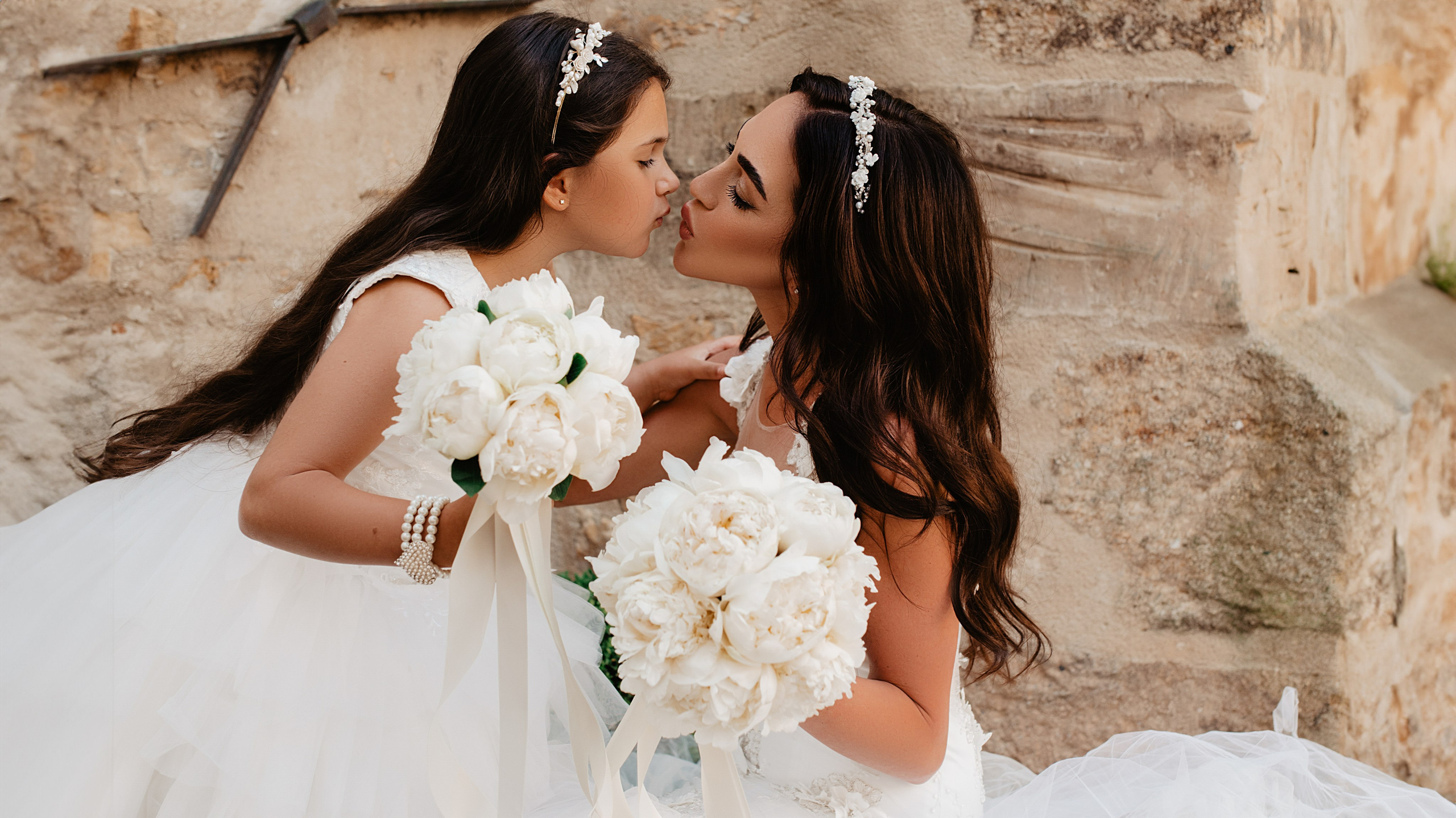 Nairi&ari. ANNA-MARIA PHOTO CONTENT CREATOR — photographer, aesthete, artist, and visual expert for Instagram in Prague