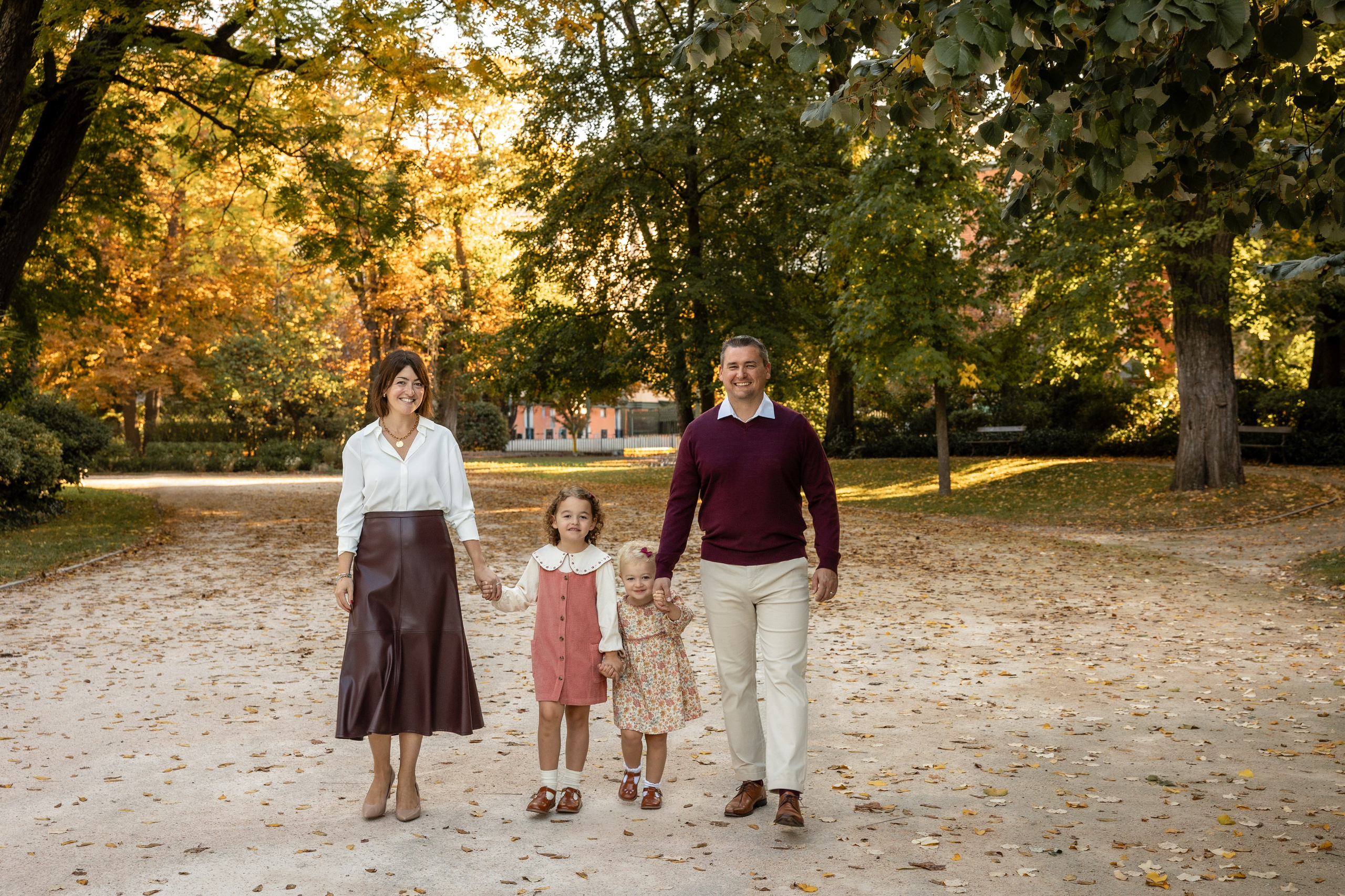 Autumn Family photoshoot in Toulouse. Jardin des Plantes. Eugénie Smirnova — your photographer in Toulouse and southwest France