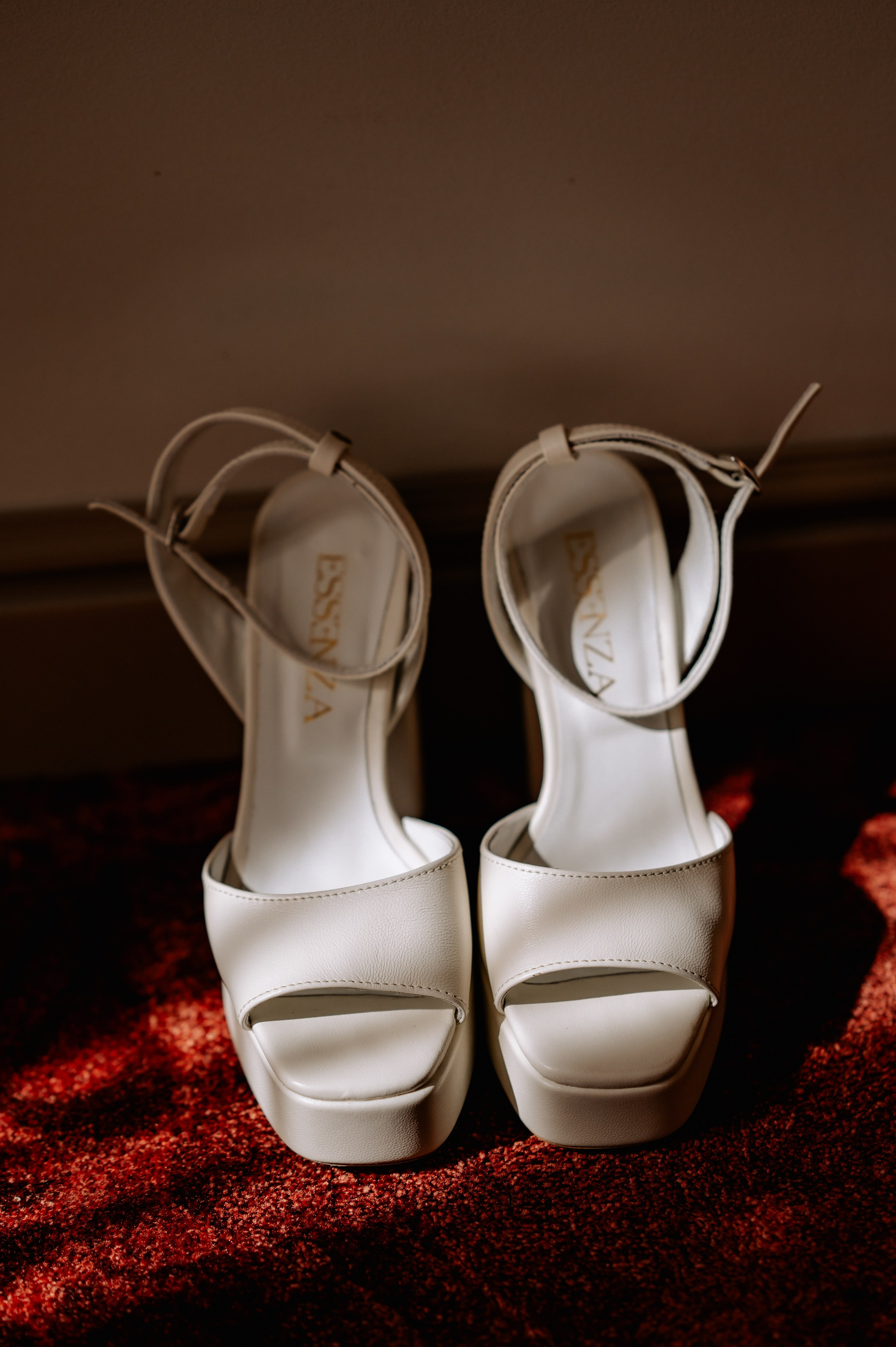 Cununie civila in aer liber , artificii de zi colorate , decor nunta , nunta la Hotel Traian. Proud Vision Weddings | Wedding Photography & Film — Servicii profesionale Foto Video Nunta Iasi