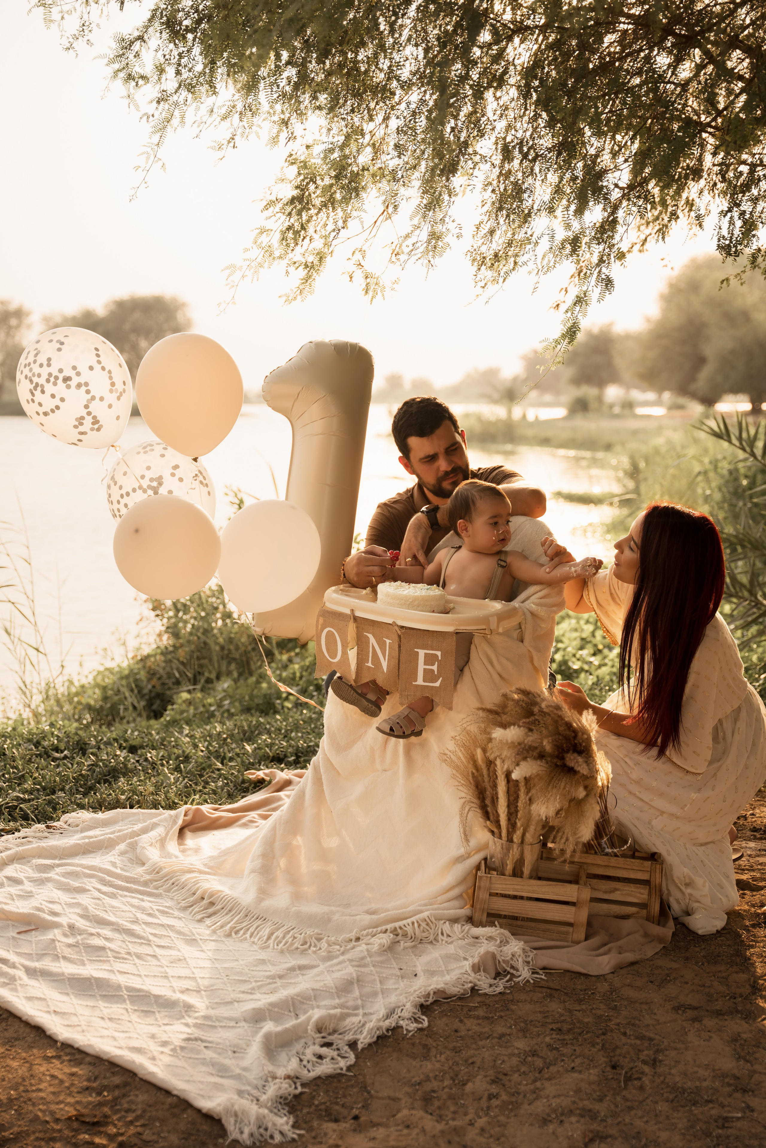 Cake by the Lake. Angela Iakovleva — Family Photographer in Dubai