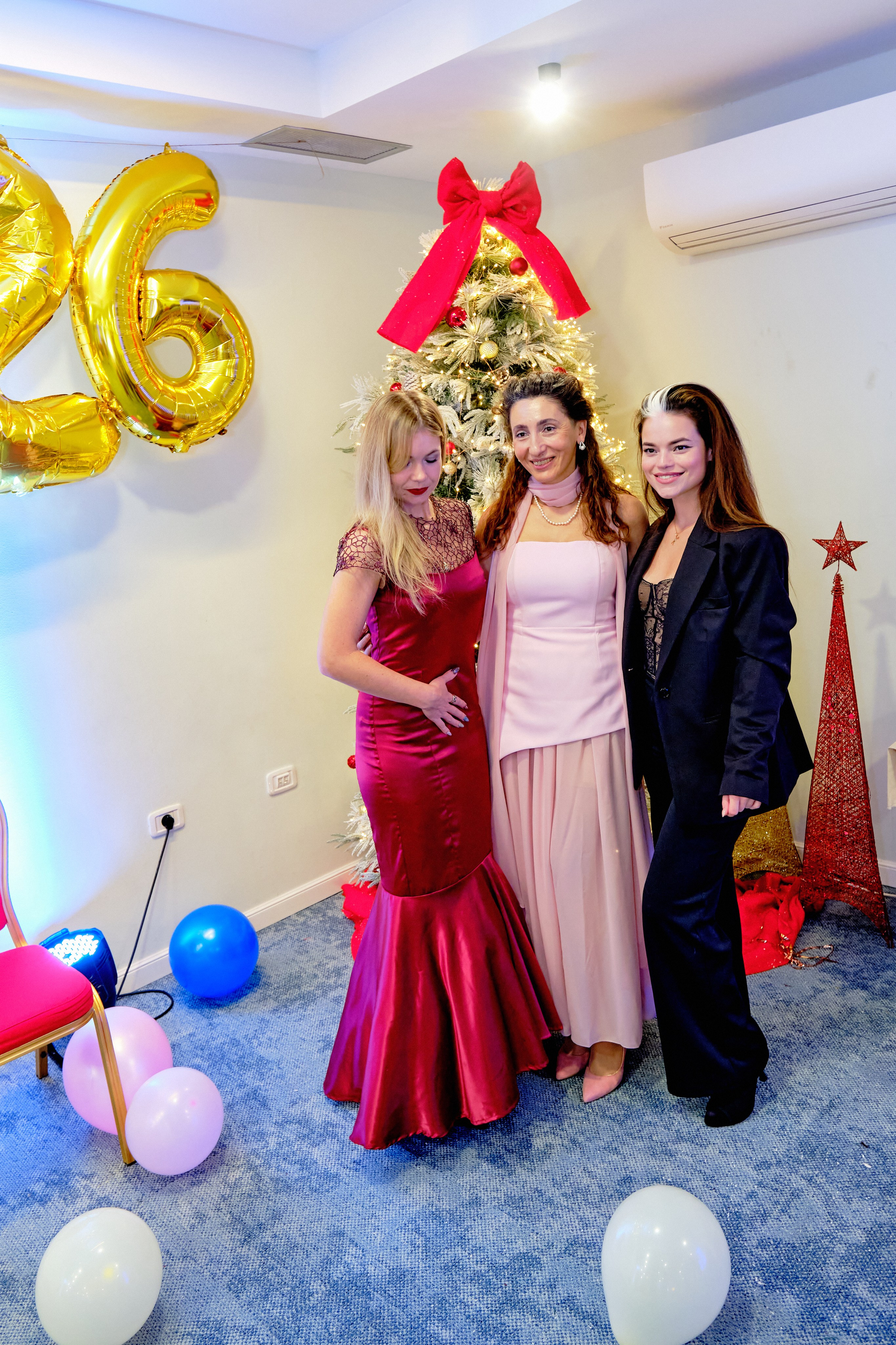 Фоторепортаж з благодійного Новорічного балу у Чорногорії. Портретний фотограф Альона Новгородцева