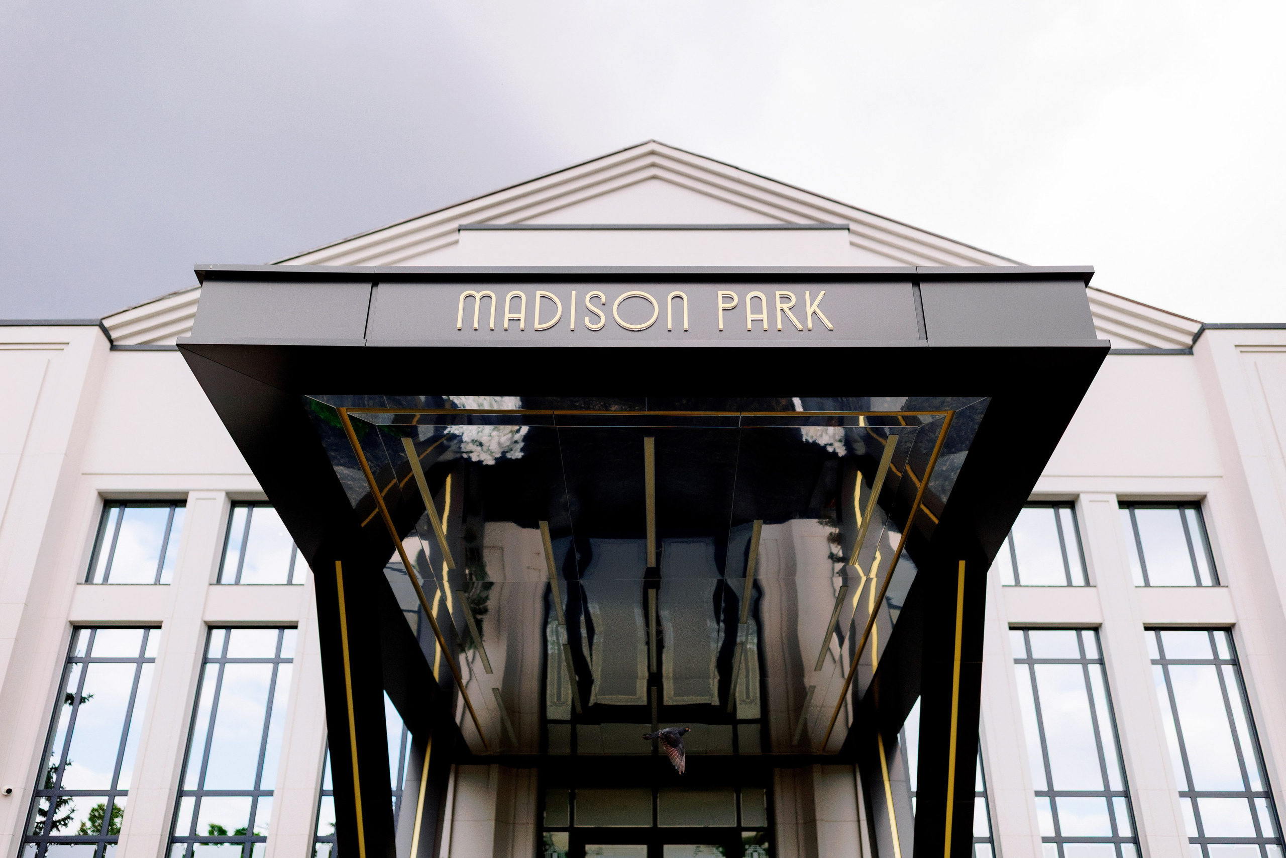 Fotograf de nuntă documentar, fără regii forțate, cadre naturale, fotografie pe film și digital, disponibil oriunde.