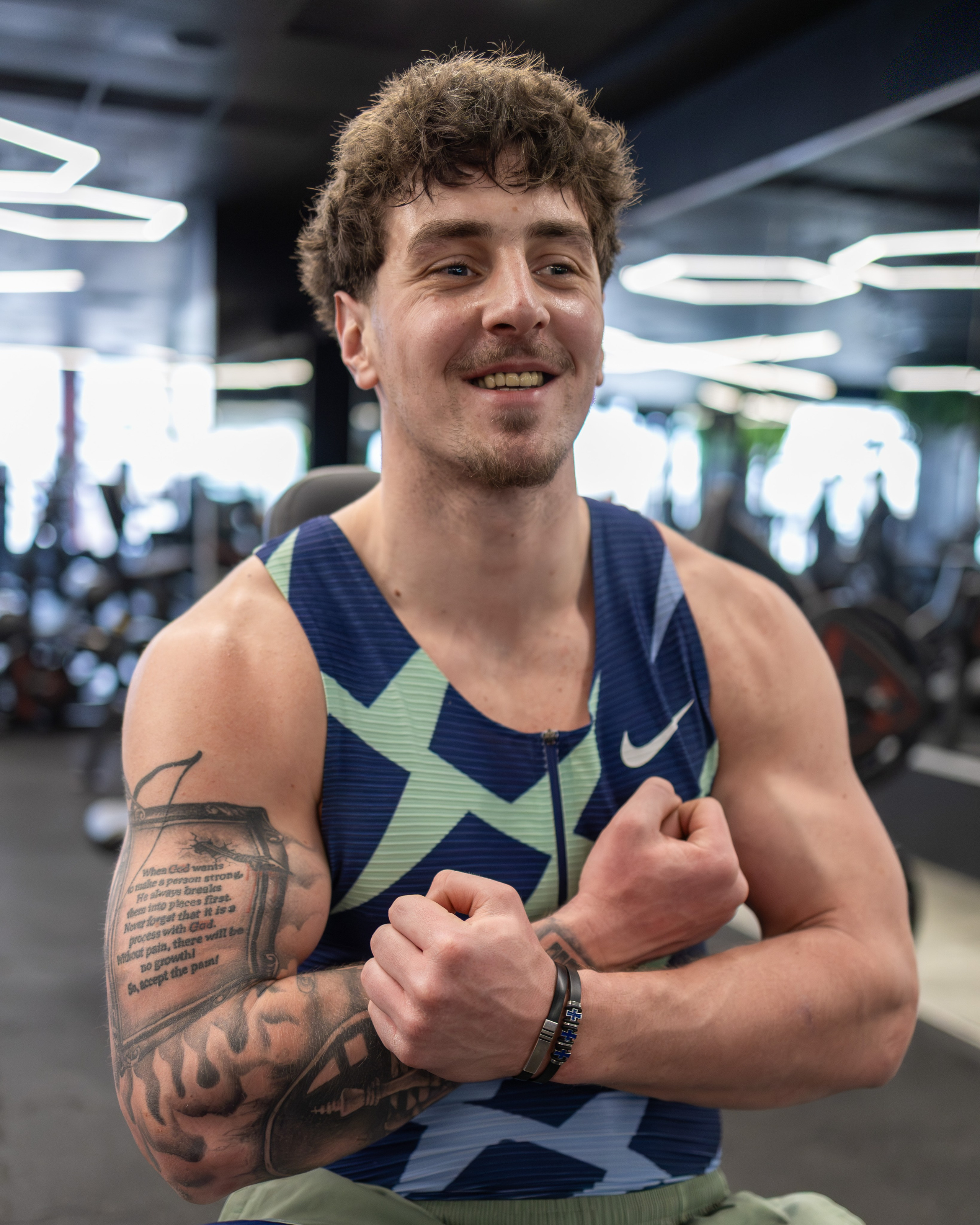 Alexandru Ț. Fotograf. Lucrez cu oameni, produse și spații. Portret și fotografie creativă. Bacău, România. Lidia Savinoiu