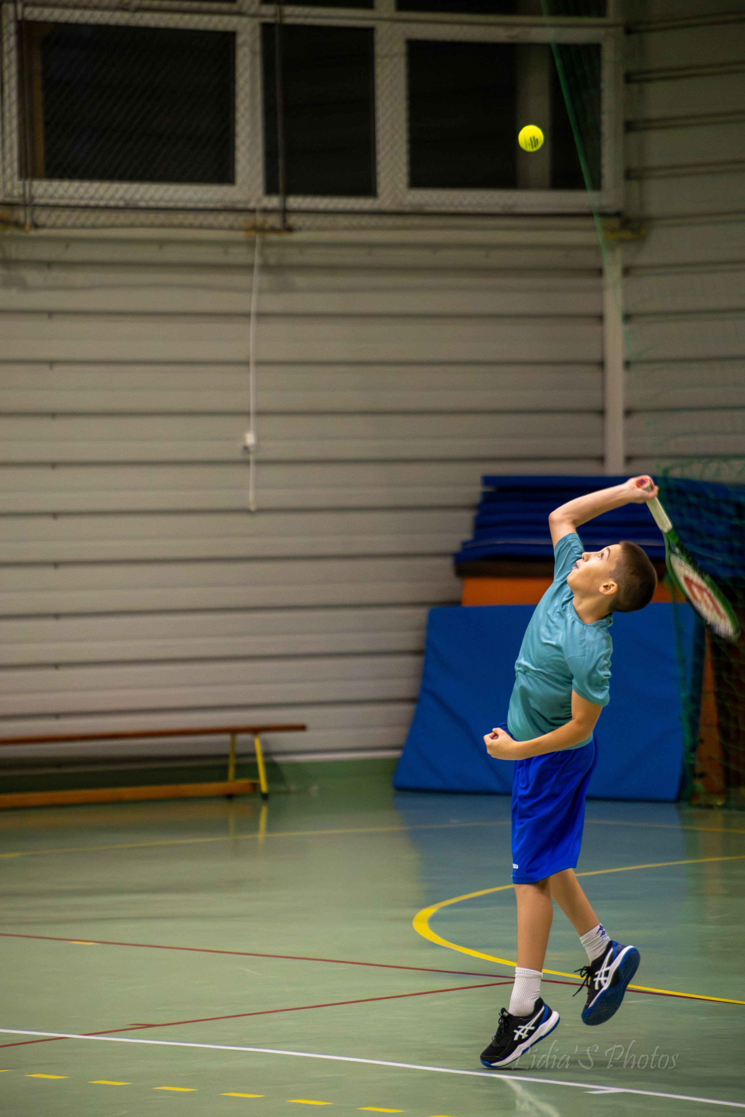 Turneu tenis de camp în sală. Fotograf. Lucrez cu oameni, produse și spații. Portret și fotografie creativă. Bacău, România. Lidia Savinoiu
