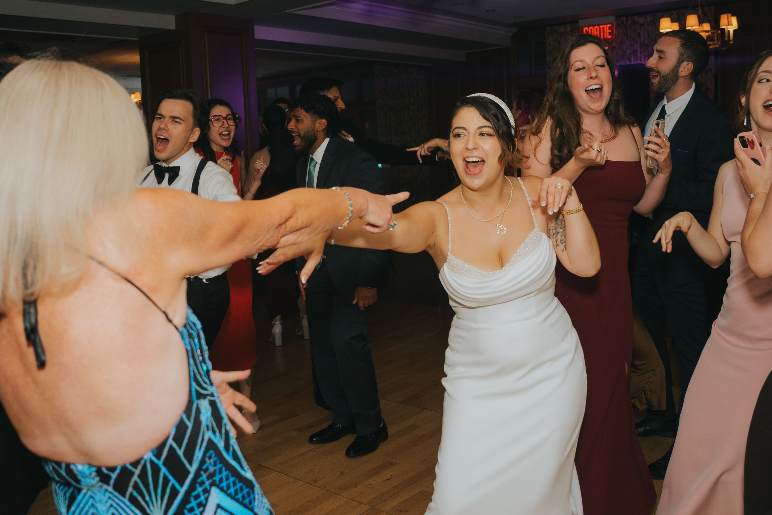 Wedding of Cassandra and Loïc in Beaconsfield, Montreal. Wedding and Family Photography Montreal Muriel Oe Photo