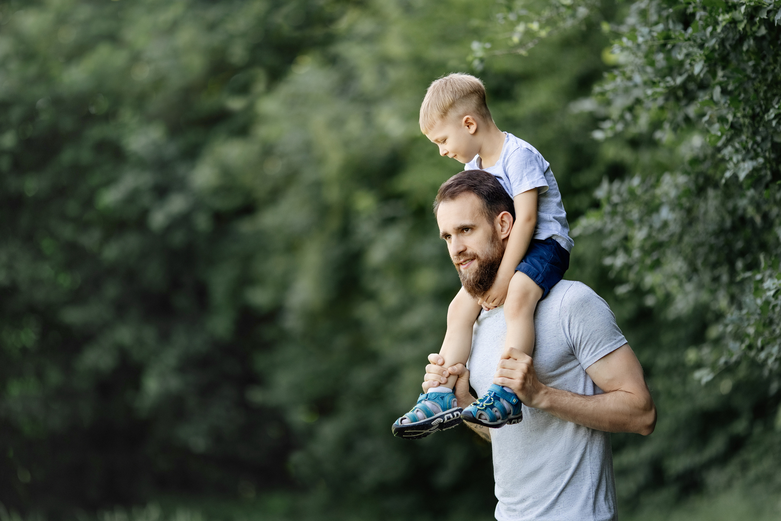 Familienfotoshooting in der Aggerbogen. Elena Osadcij Photography Lohmar NRW