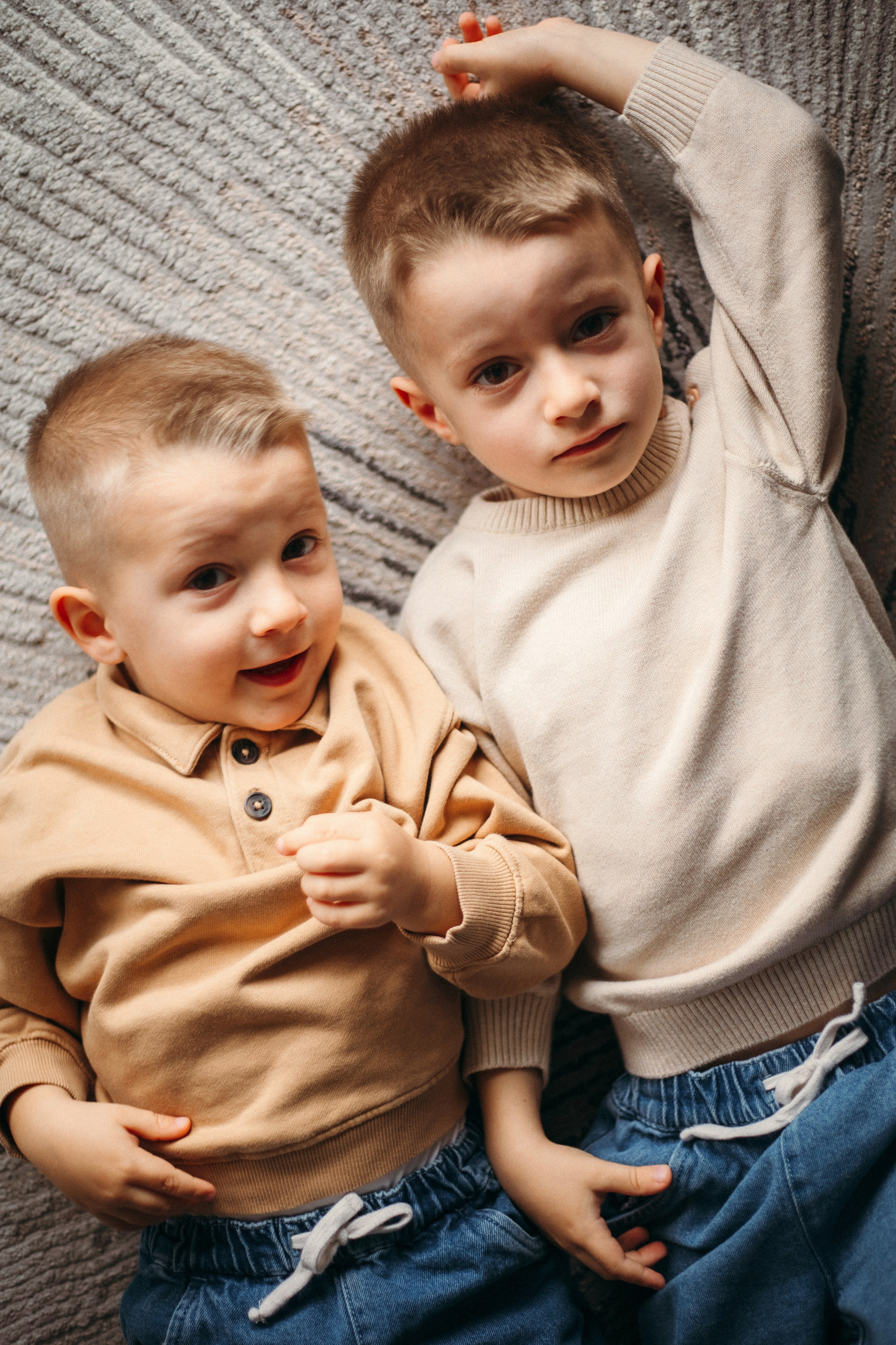 Ședințe foto de familie în Oradea realizate de Katsiaryna Ciortan. Fotograf de familie în Oradea Katsiaryna Ciortan