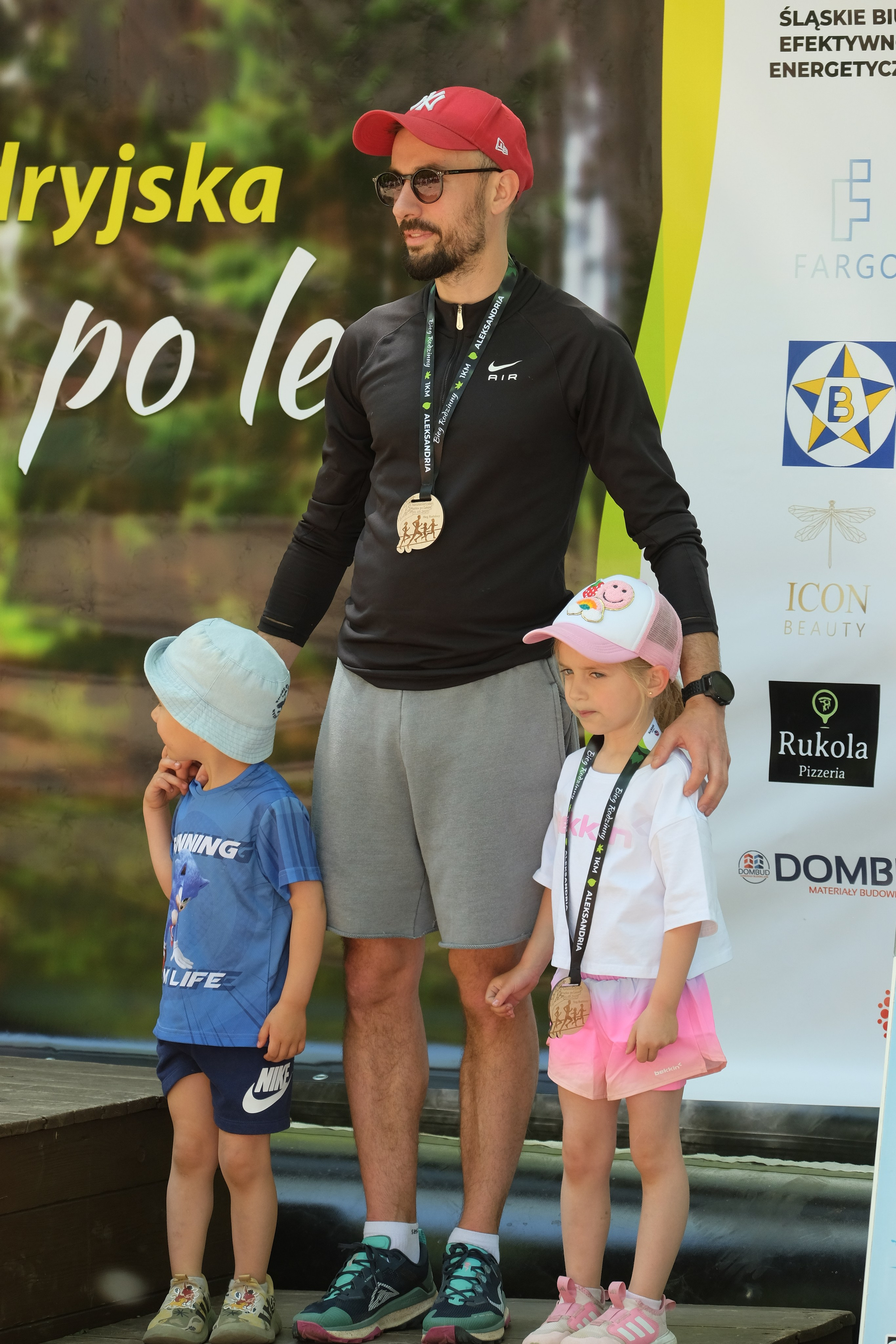 Aleksandryjska Piątka po lesie. Main