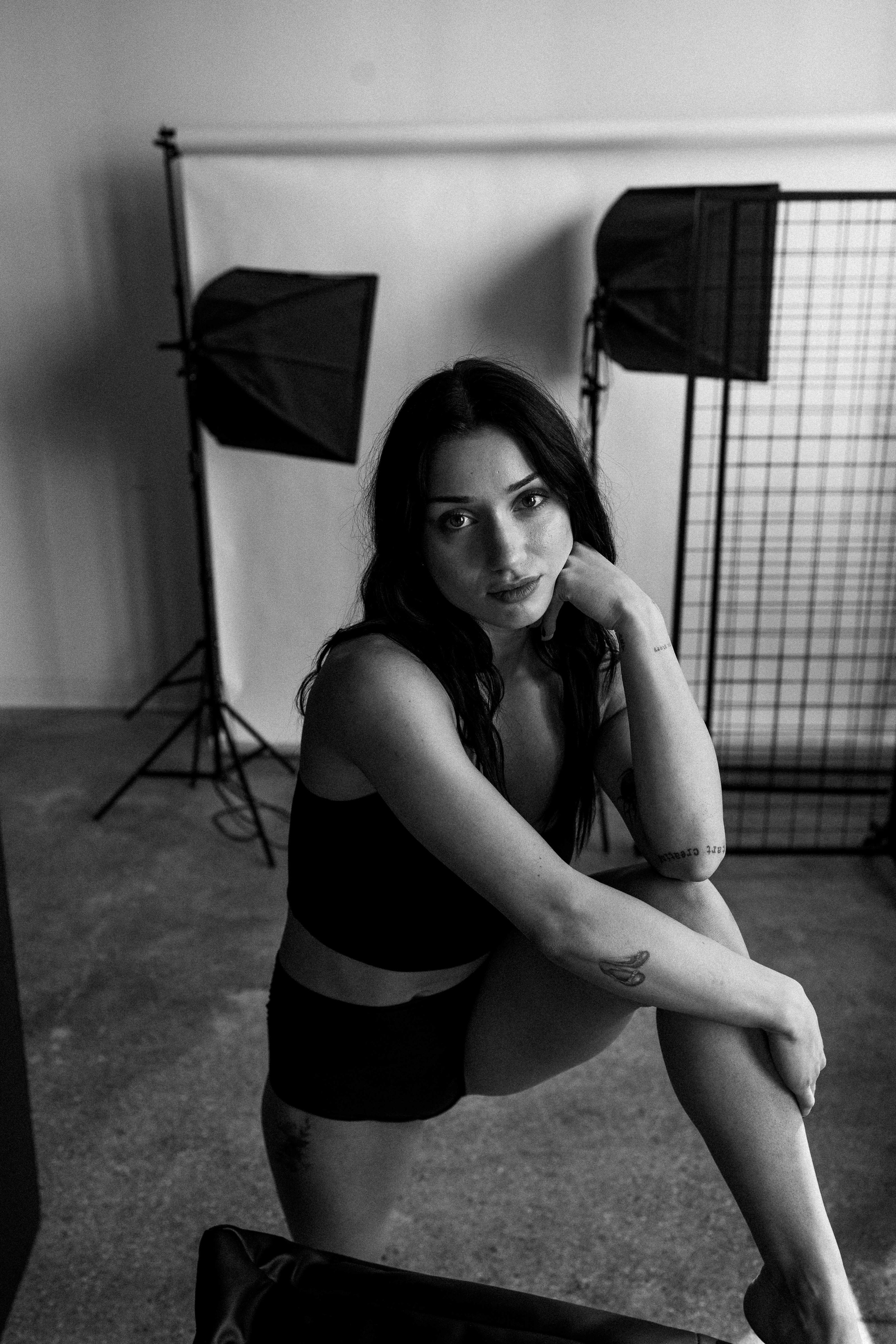 E. Rawnoir- Portrait photography by Daria Paliy.Timeless black&white portraits of women in NYC area