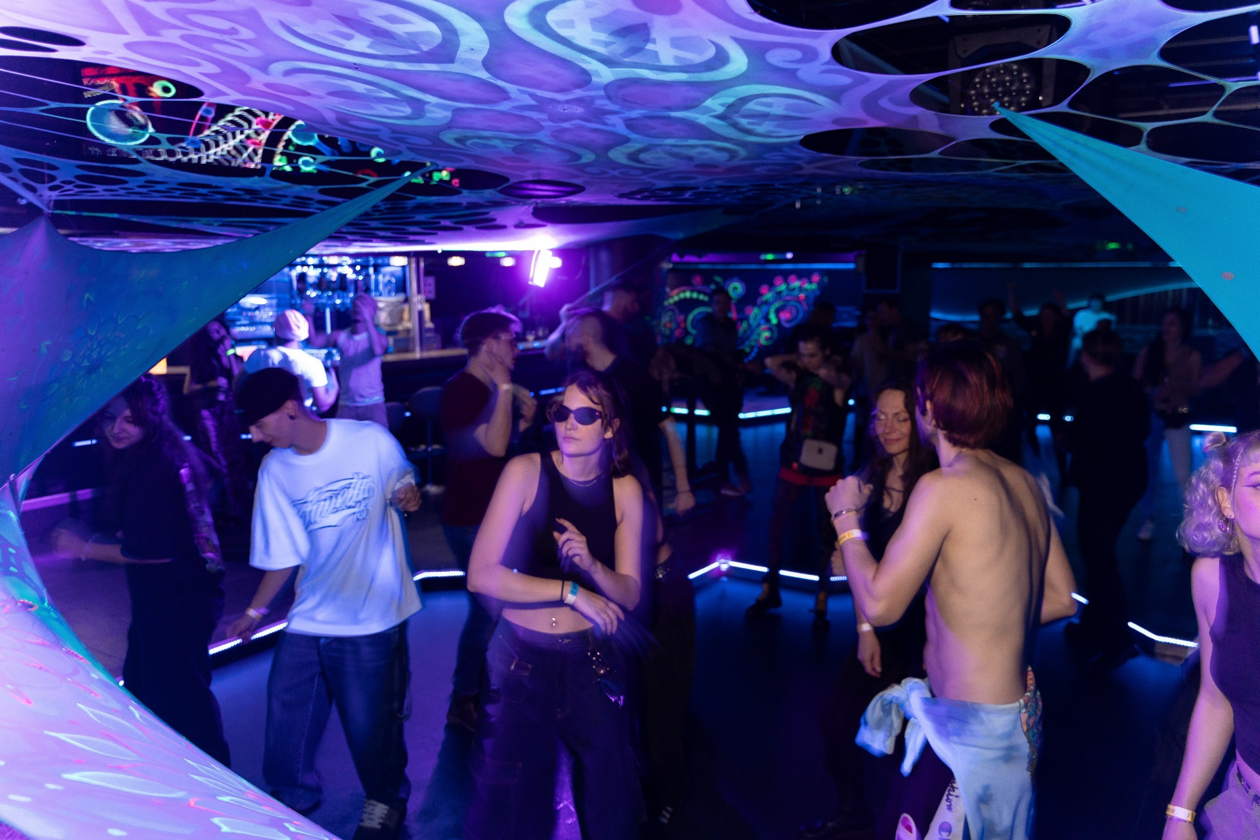 Nibirus People Techno Party Photography - 808Media. 808Media – Professionelle Foto- und Videografie für Restaurants, Hotels, Events und Hochzeiten in Innsbruck und Tirol