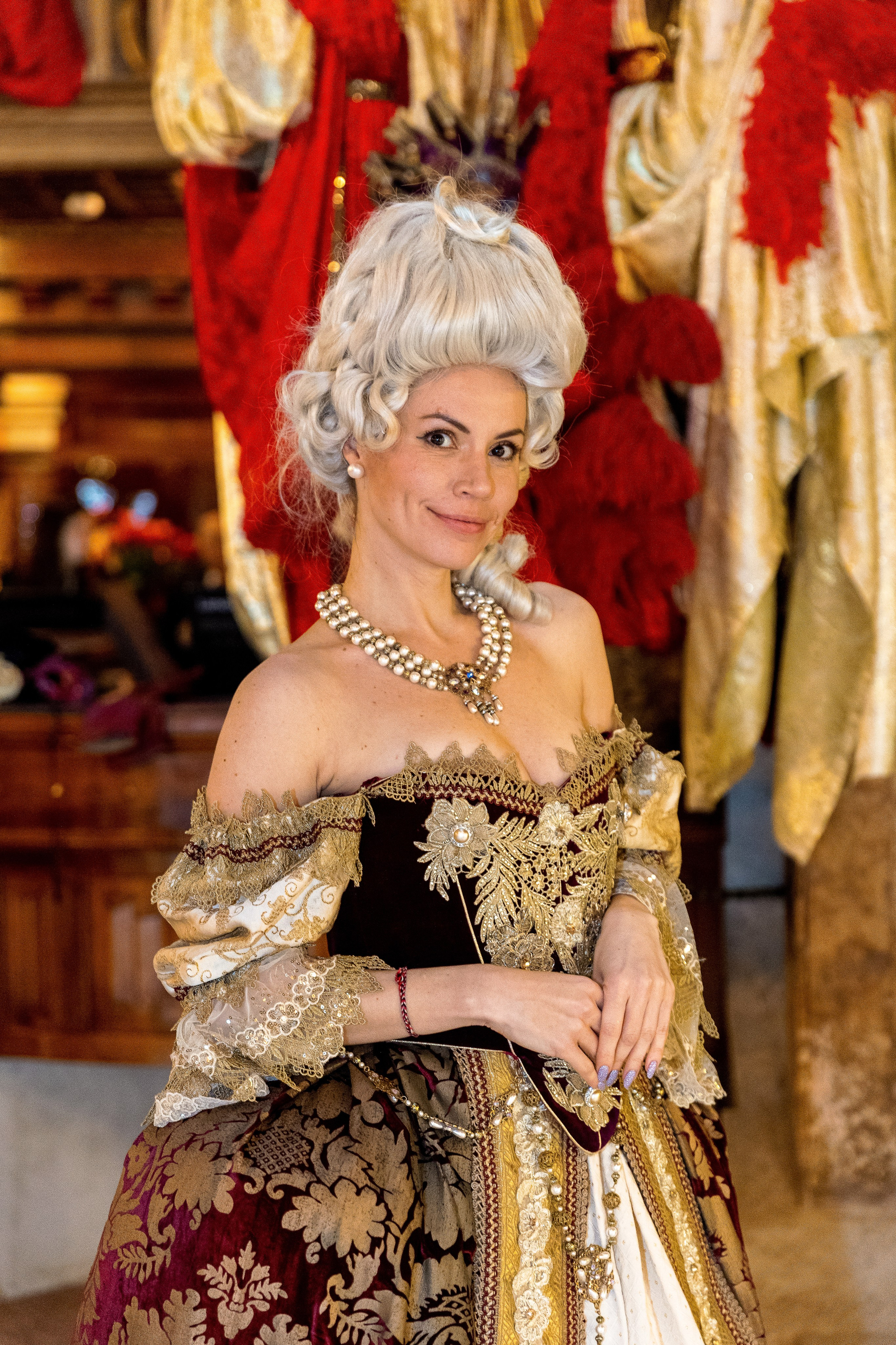 Aleksandr & Ekaterina in venetian carnival