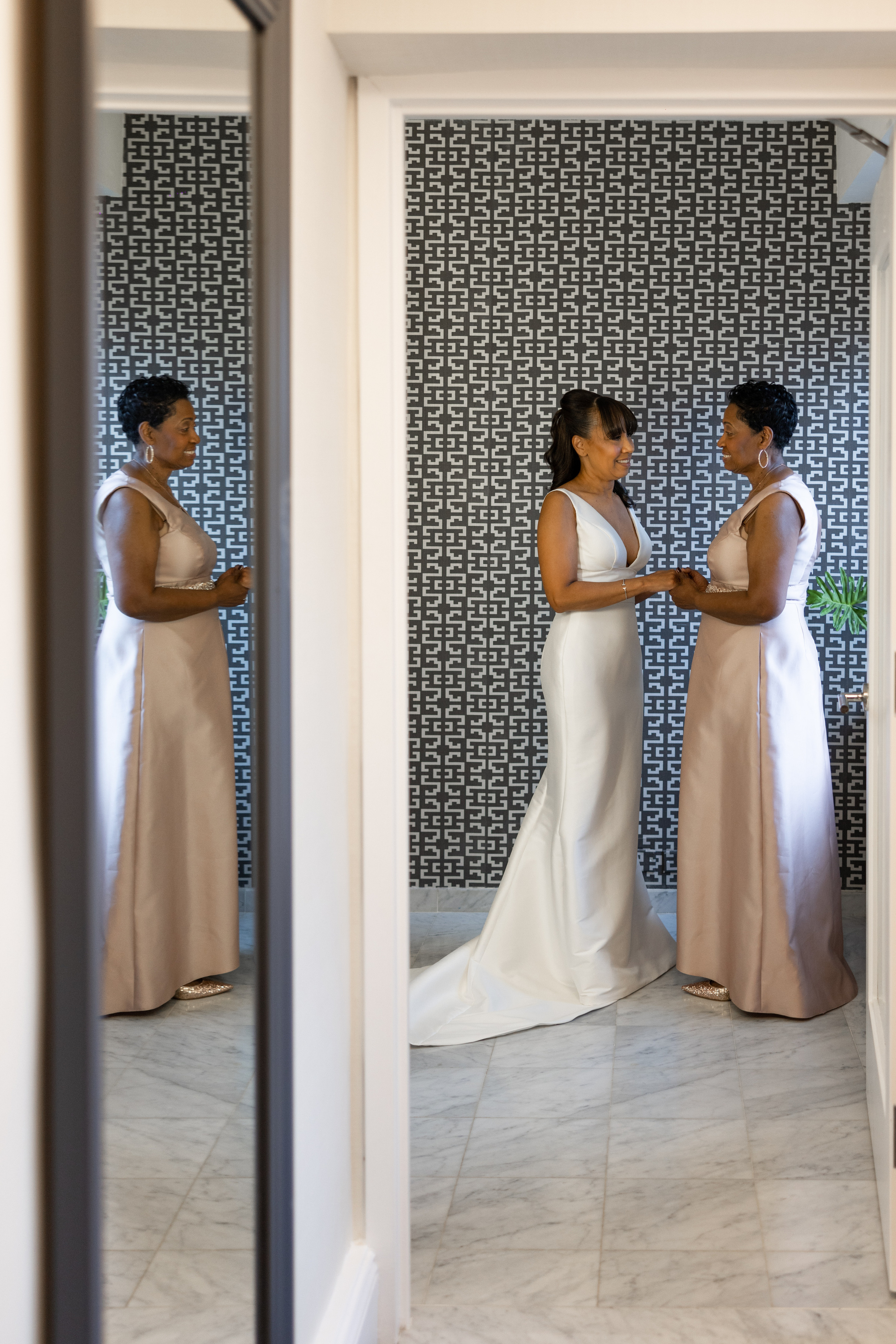 Marlene and Michael. Wedding and Event photography, Kisses + Veil