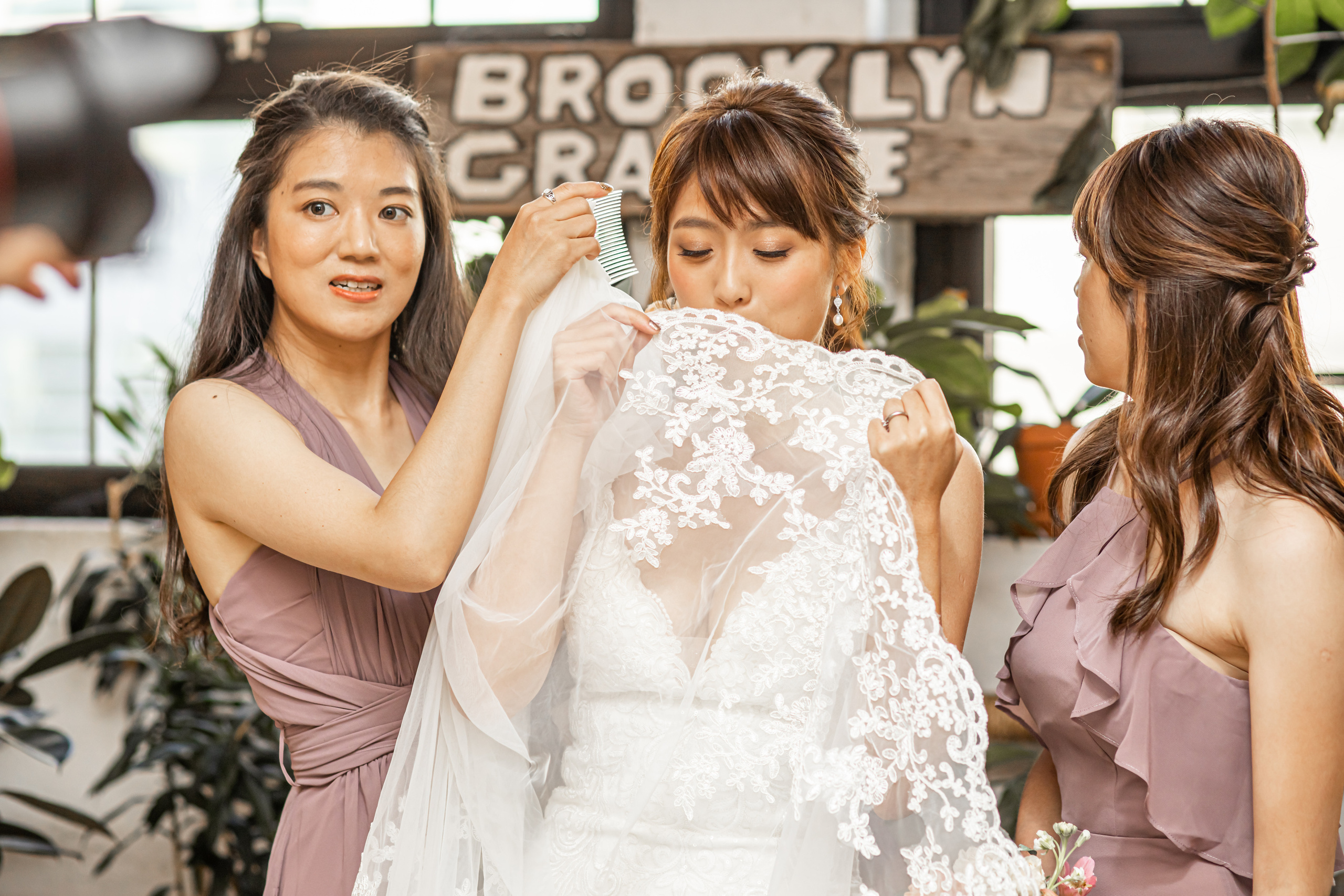 Ssunin and Kenny. Wedding and Event photography, Kisses + Veil