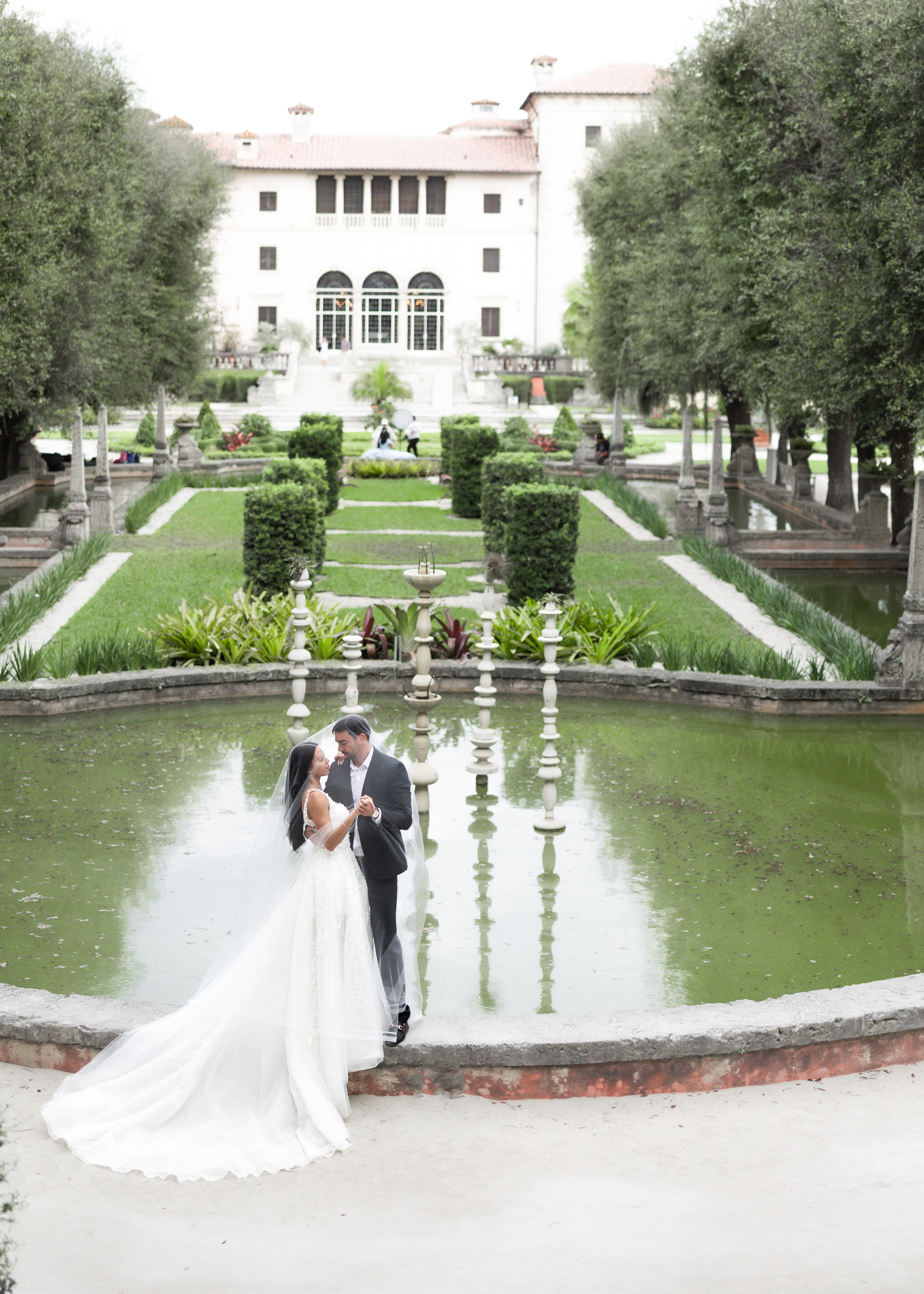 Elegant Wedding in Vizcaya Museum, Miami, FL. Wedding and Event photography, Kisses + Veil