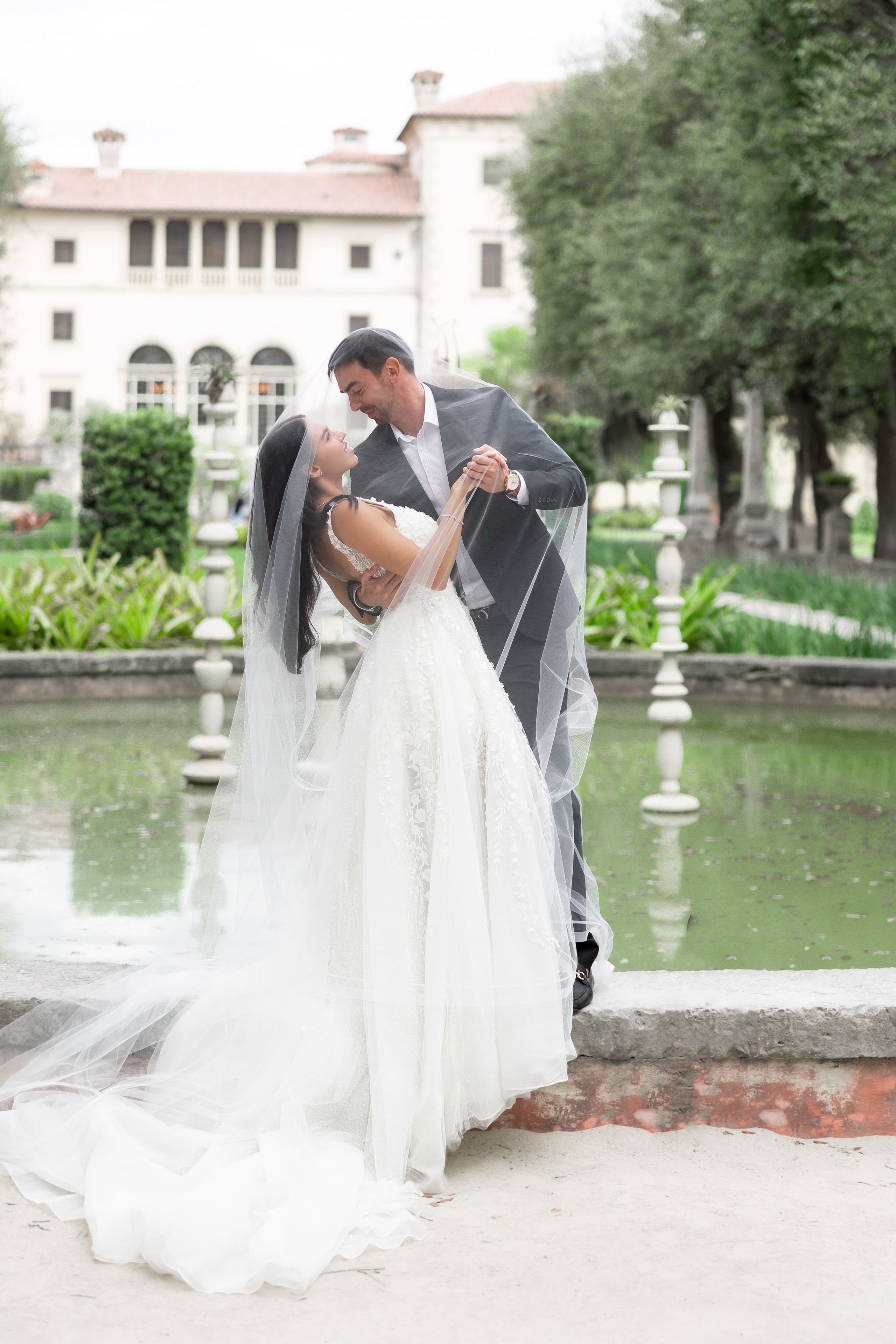 Elegant Wedding in Vizcaya Museum, Miami, FL. Wedding and Event photography, Kisses + Veil