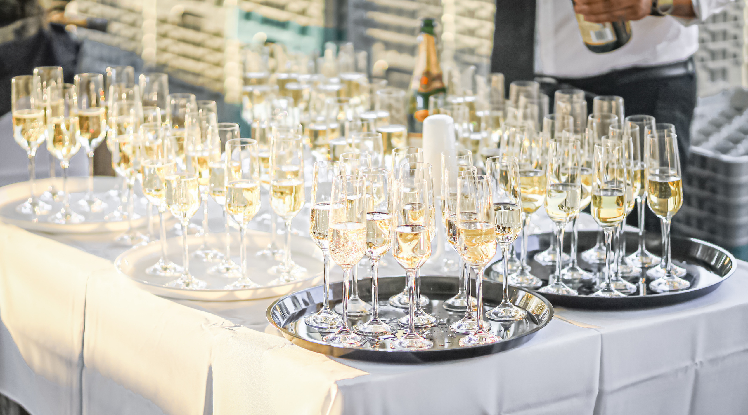 Ssunin and Kenny. Wedding and Event photography, Kisses + Veil