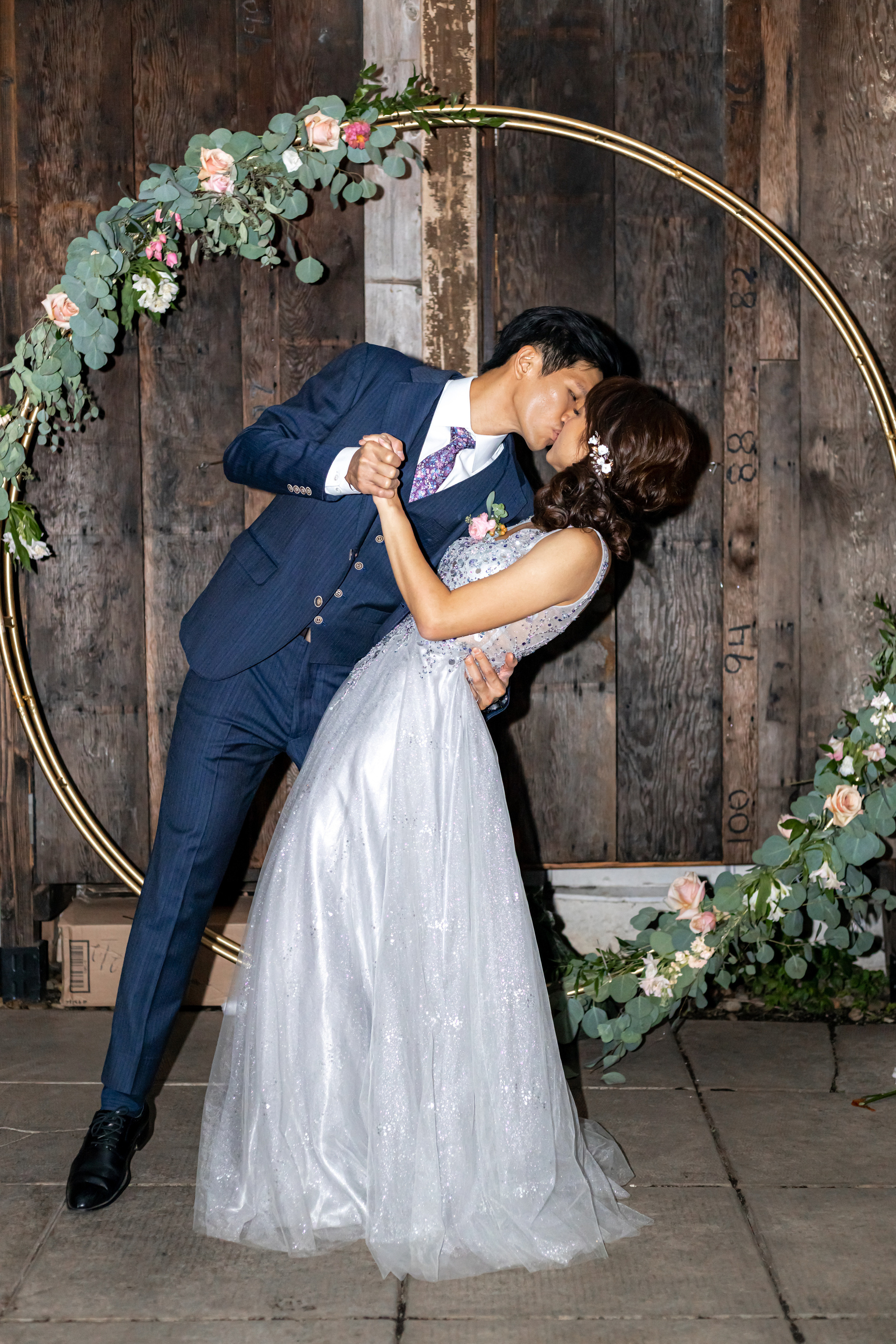 Ssunin and Kenny. Wedding and Event photography, Kisses + Veil