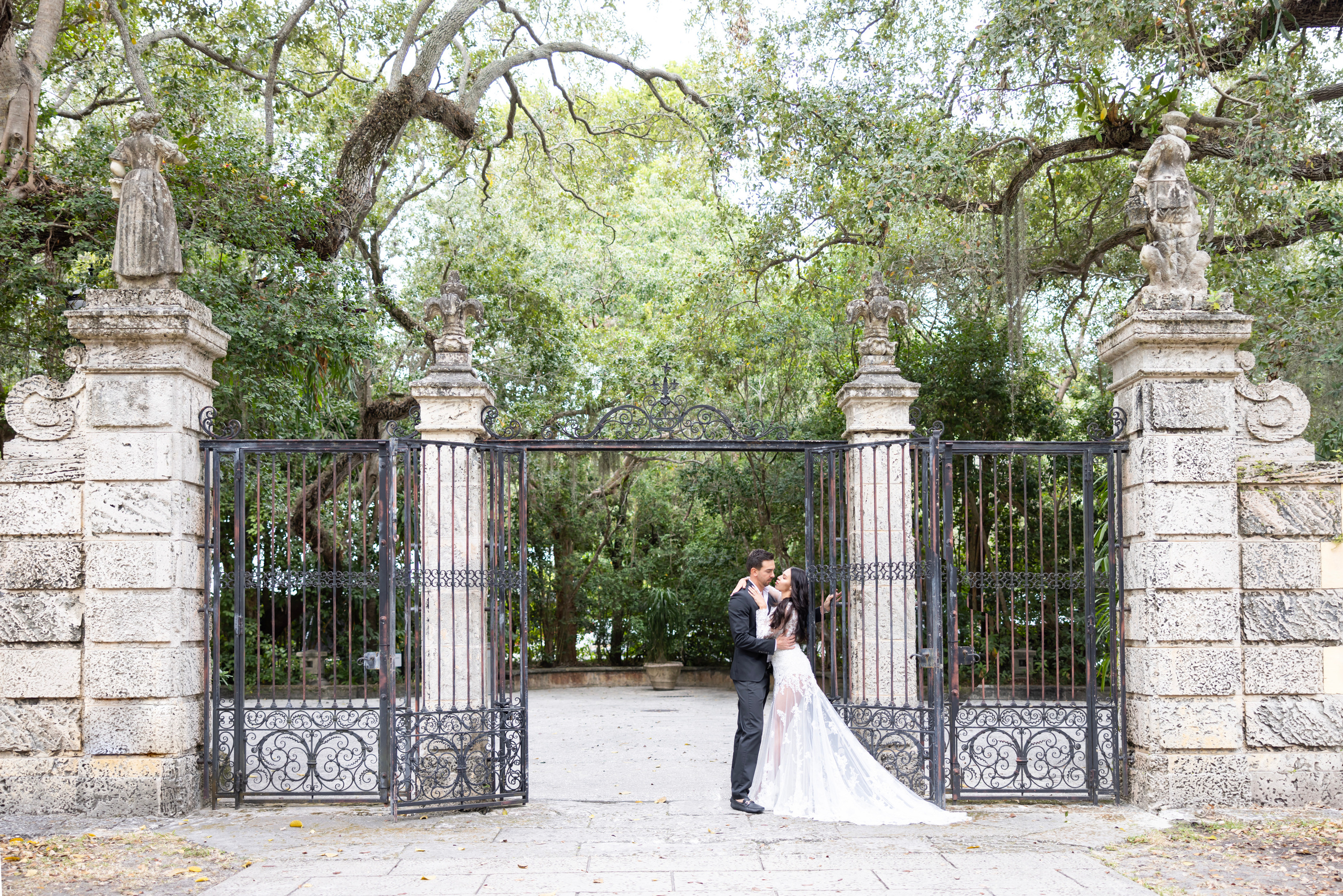Elegant Wedding in Vizcaya Museum, Miami, FL. Wedding and Event photography, Kisses + Veil
