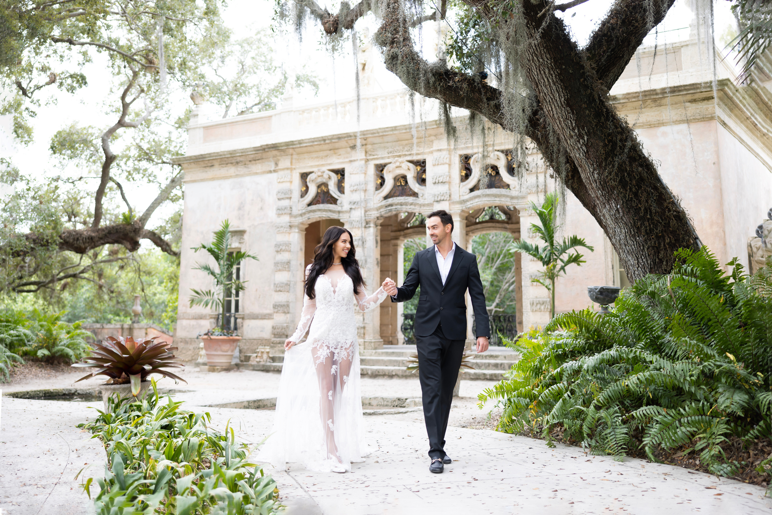 Elegant Wedding in Vizcaya Museum, Miami, FL. Wedding and Event photography, Kisses + Veil