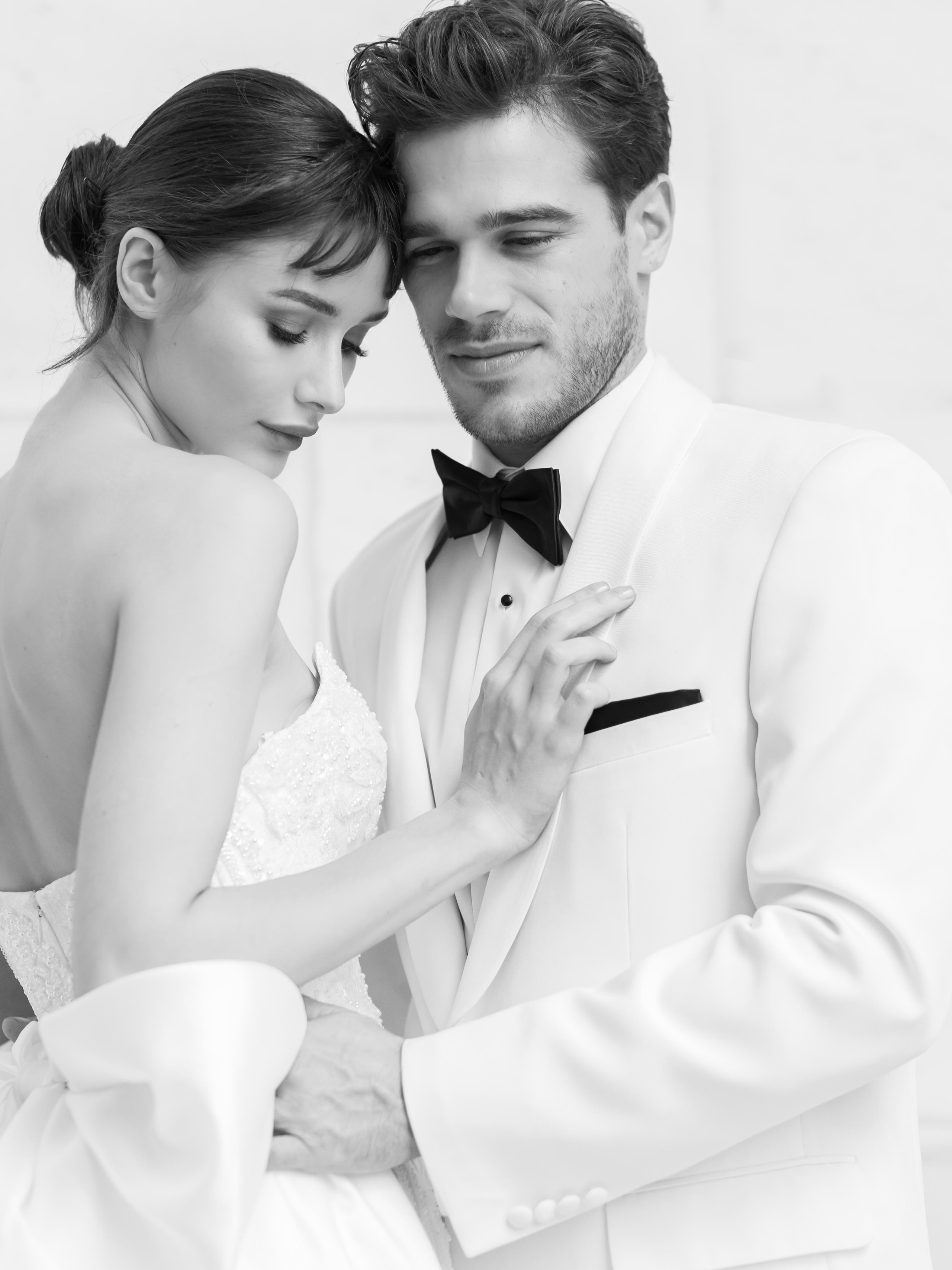 Renata and Tuckcer Des. Wedding and Event photography, Kisses + Veil