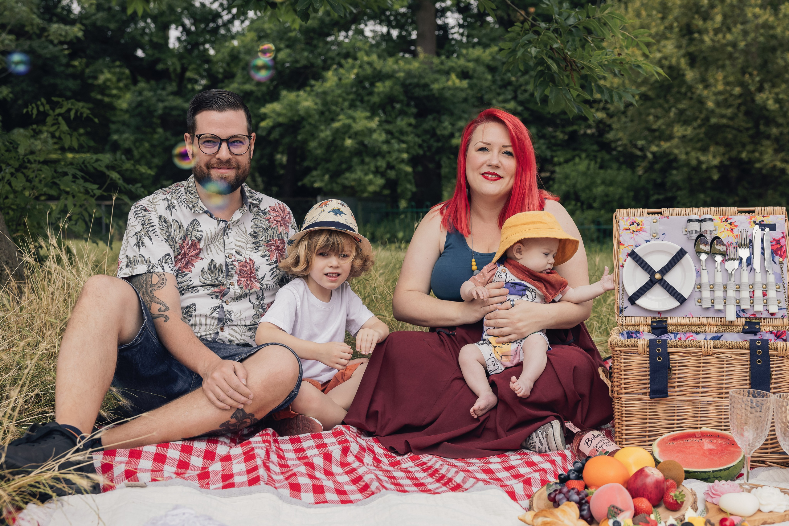Summer Picnics. PHOTOGRAPHER IN LONDON