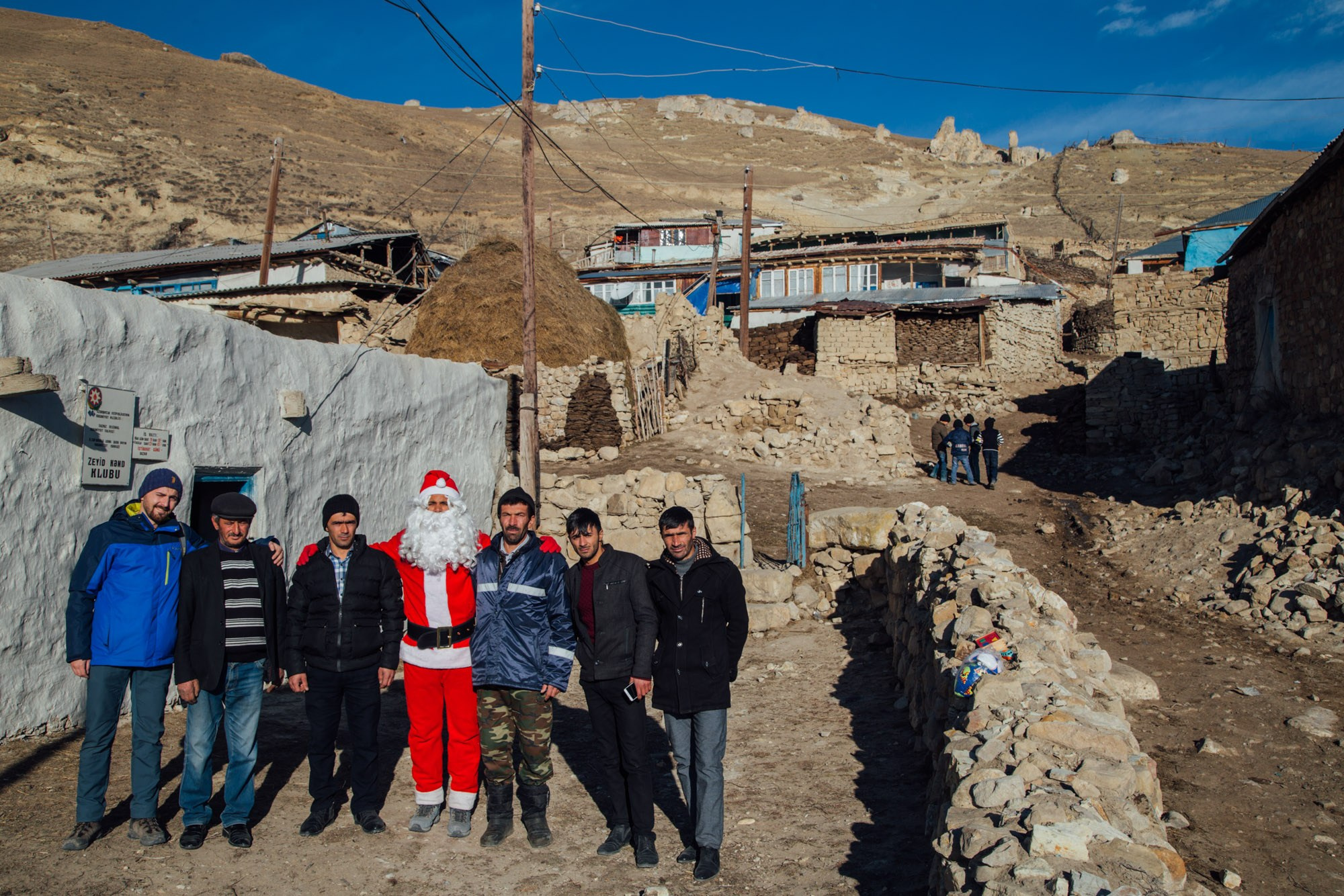 Şaxta Baba Ucqar Dağ Kəndlərində - Sosial Layihə. Bakıda Peşəkar Tədbir, Love Story və Təbiət Fotoqrafı — Elşən Baba