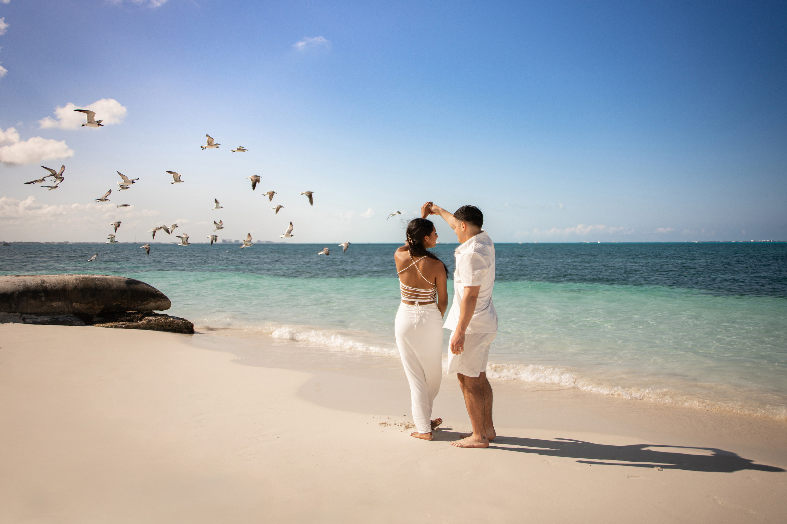 Cancun photographer capturing raw romantic moments