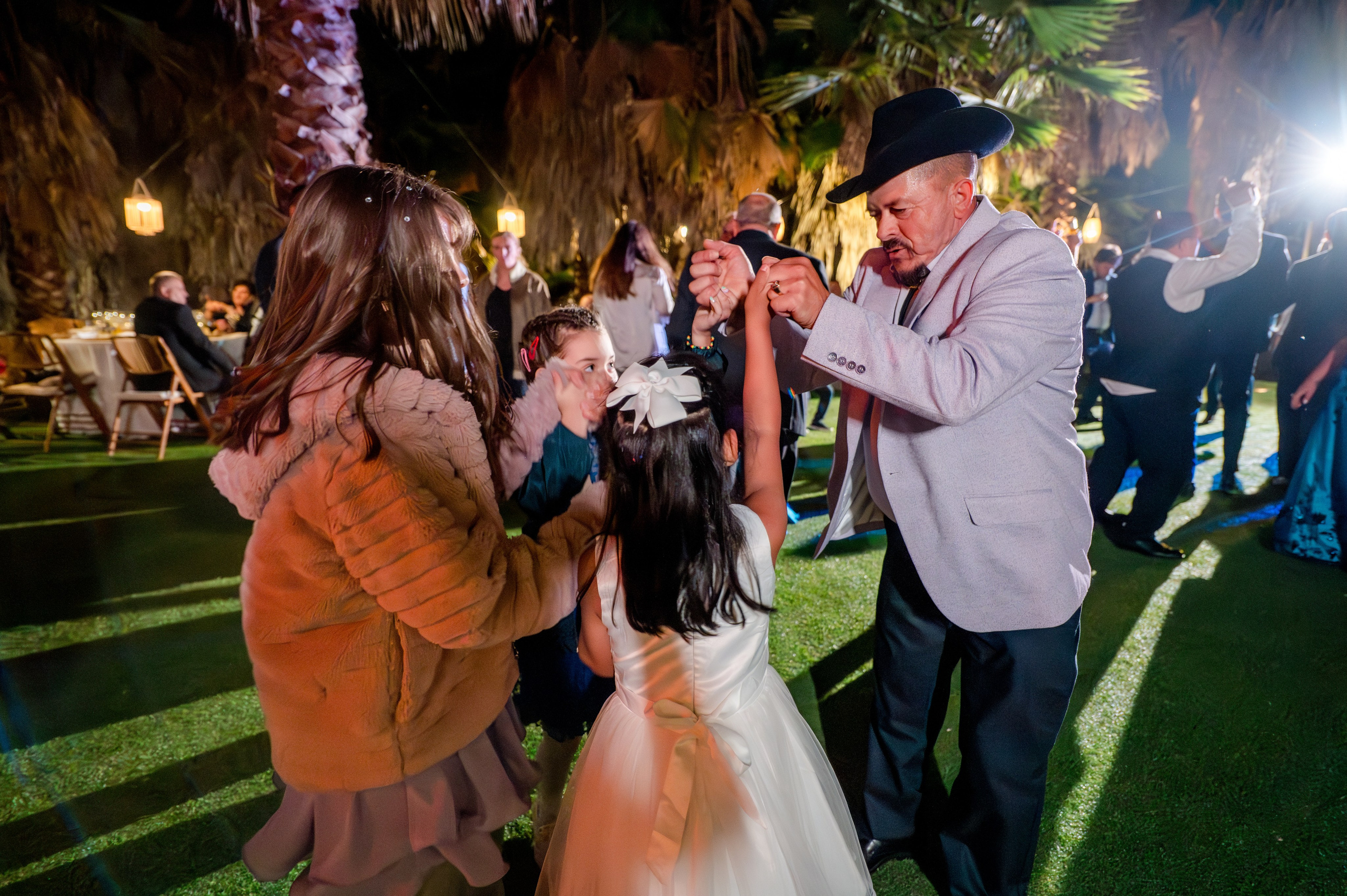 BYZO MEDIA. PETRU BYZO - family and children photographer in ROMANIA